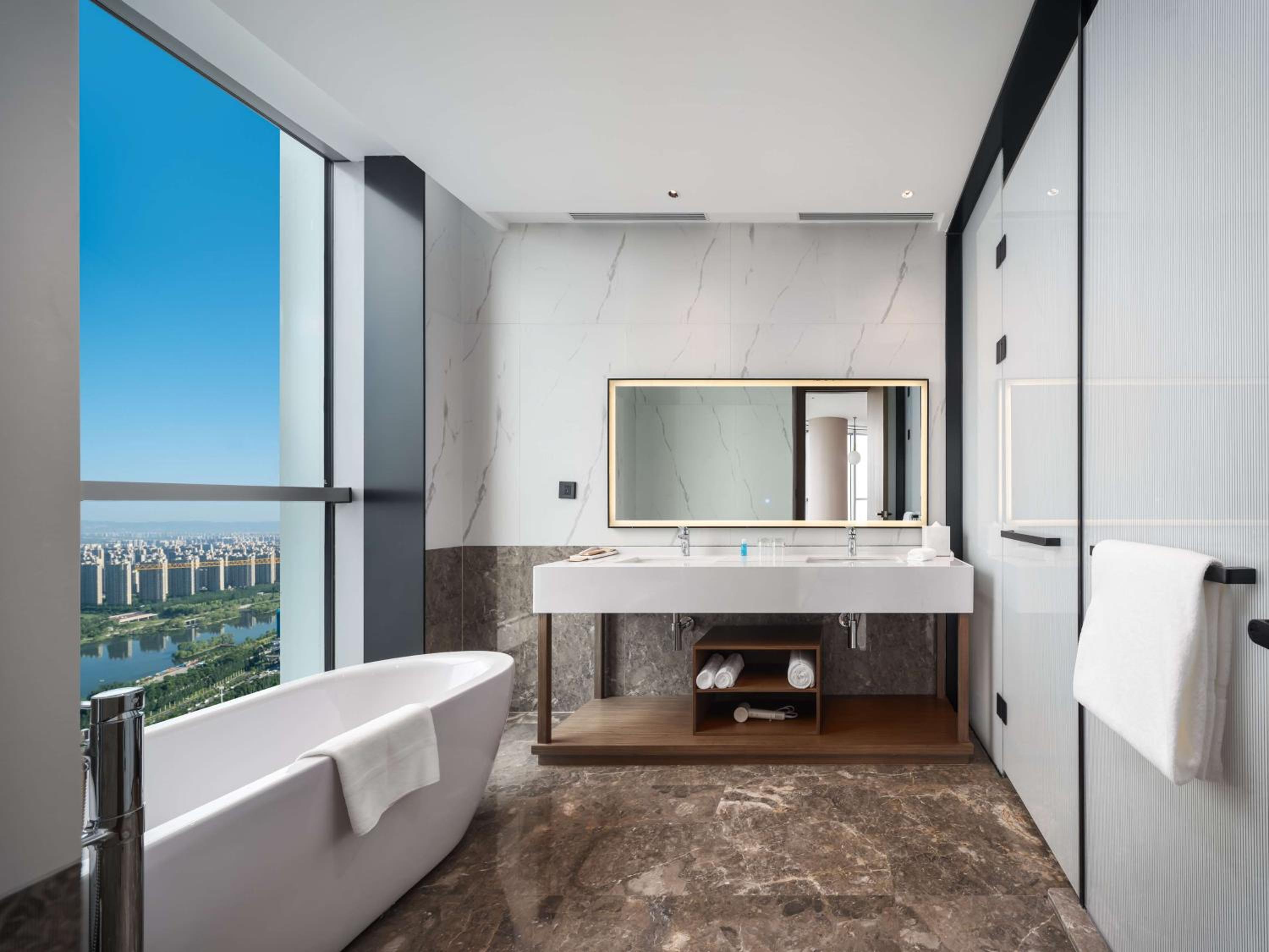 Deluxe King Suite photo 2
