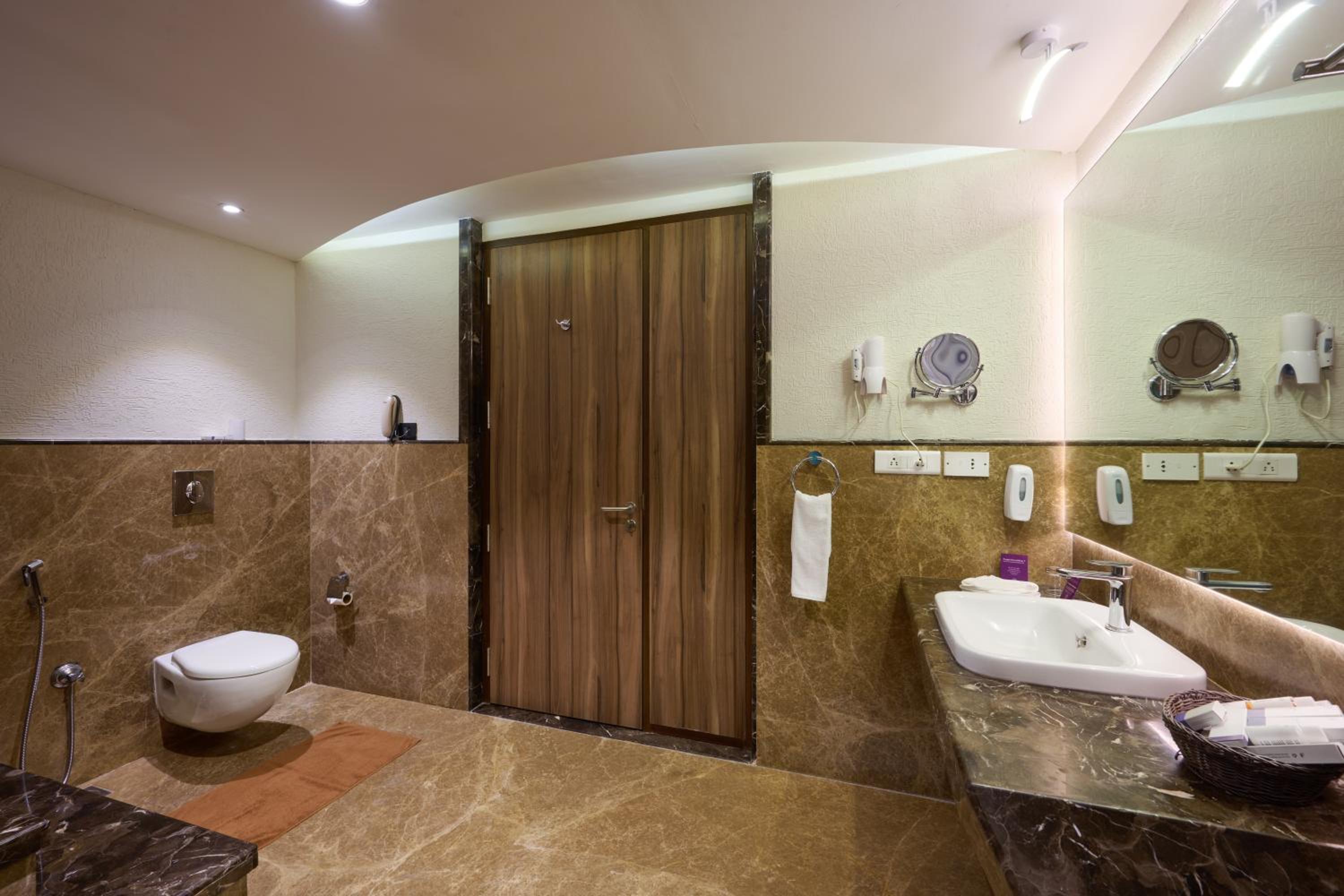 Flora Suite with complimentary airport transfers - Photo 2
