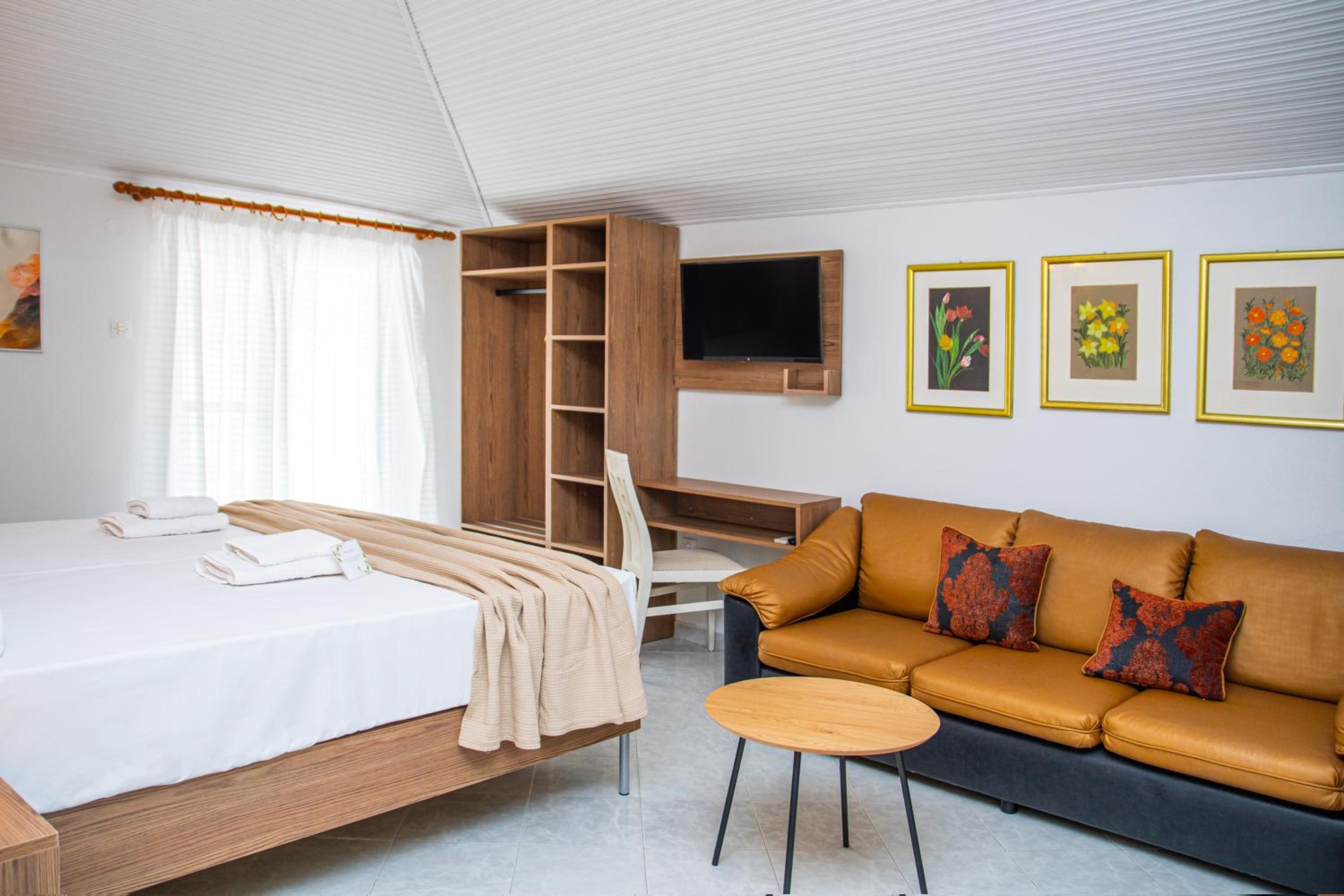 Two-Bedroom Deluxe Apartment With Balcony photo 2