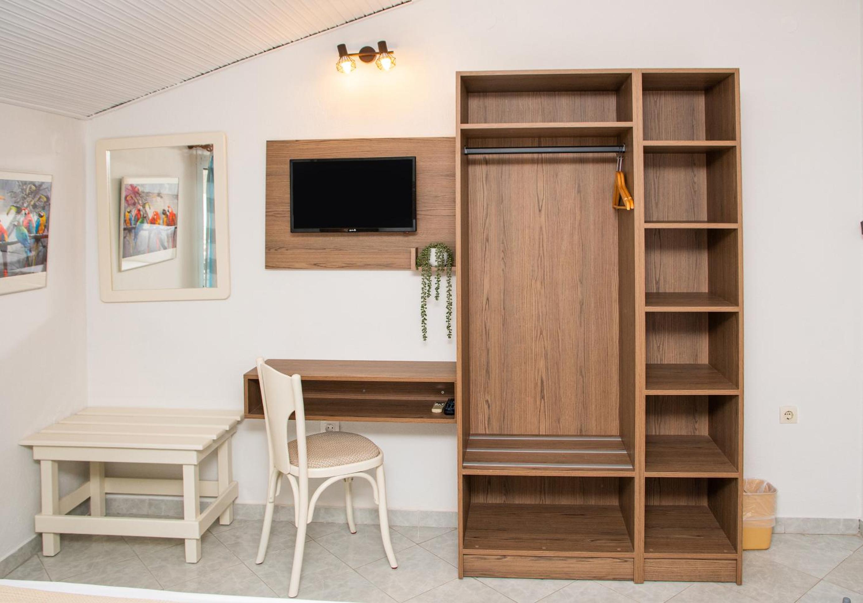 Two-Bedroom Deluxe Apartment with Balcony photo 2