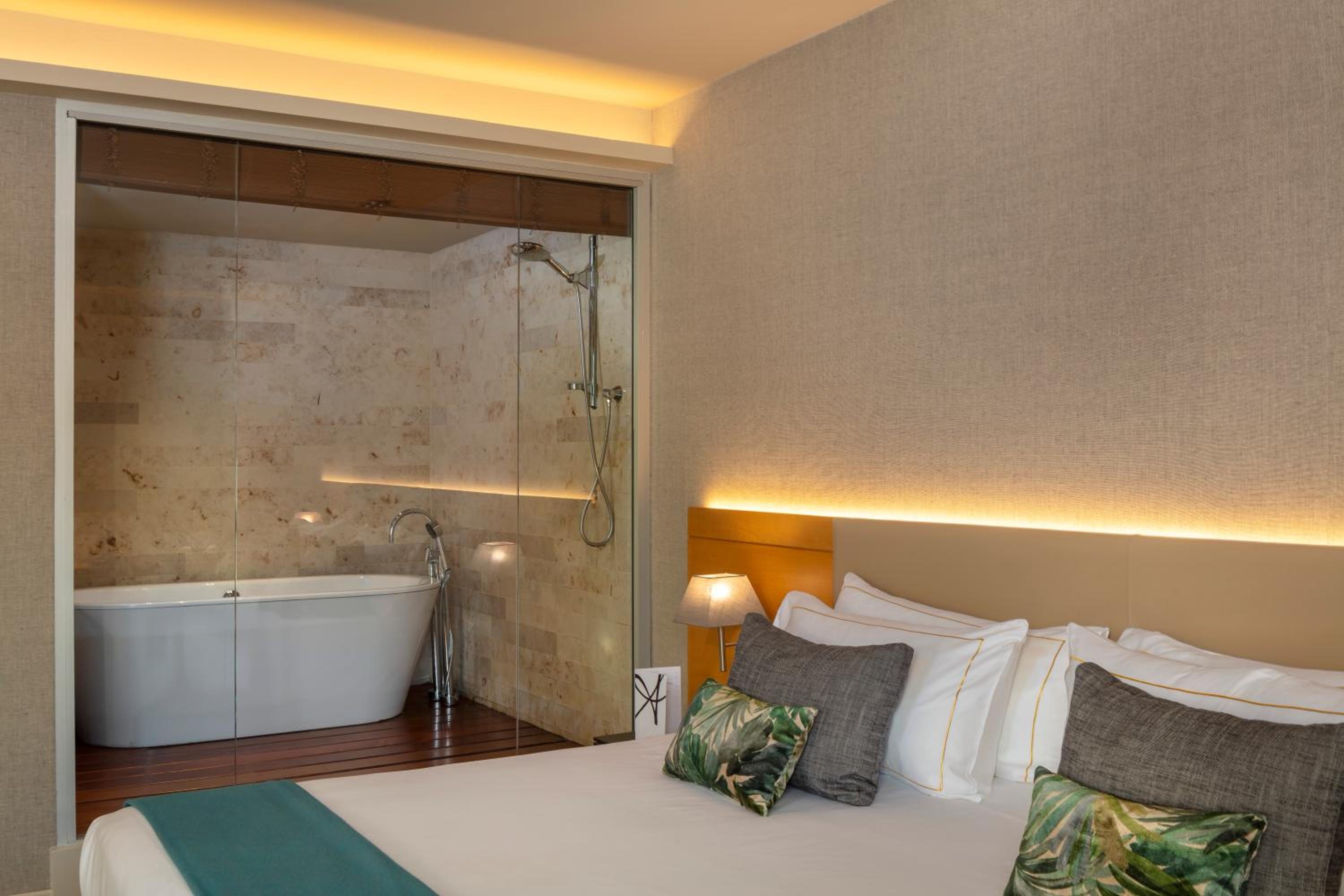 Premium Suite with Terrace - Photo 4
