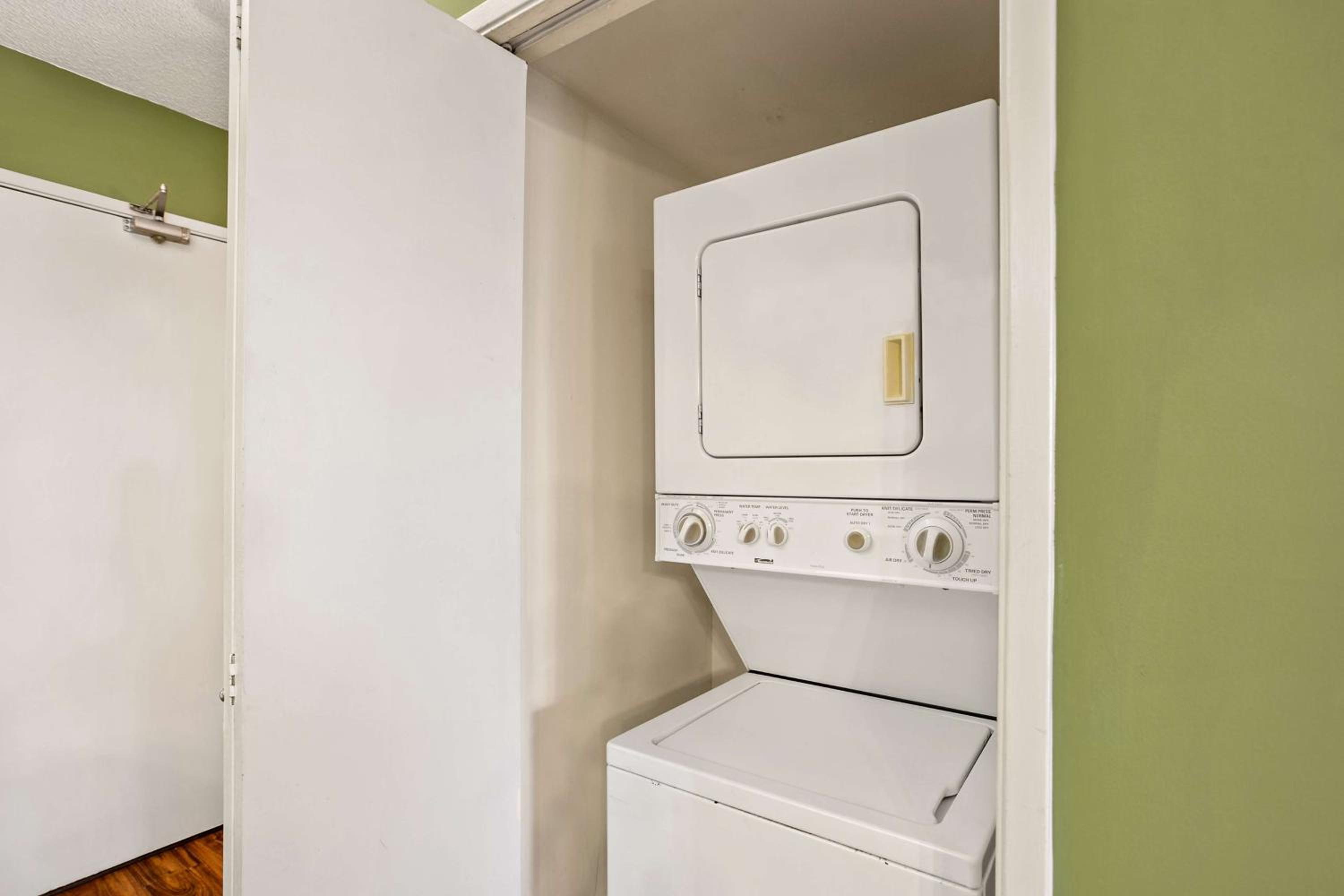 One-Bedroom Suite - Photo 3