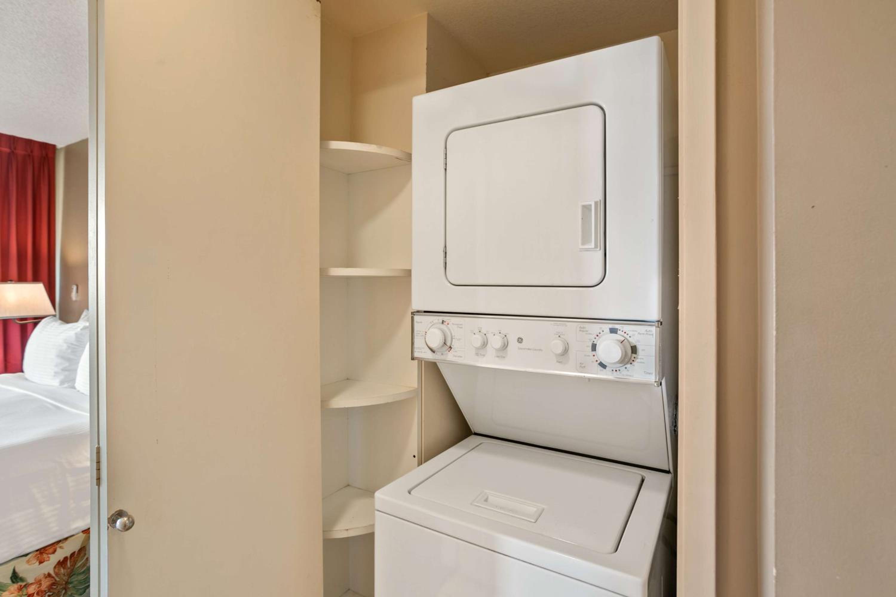 One-Bedroom Suite with Partial Ocean View - Photo 8