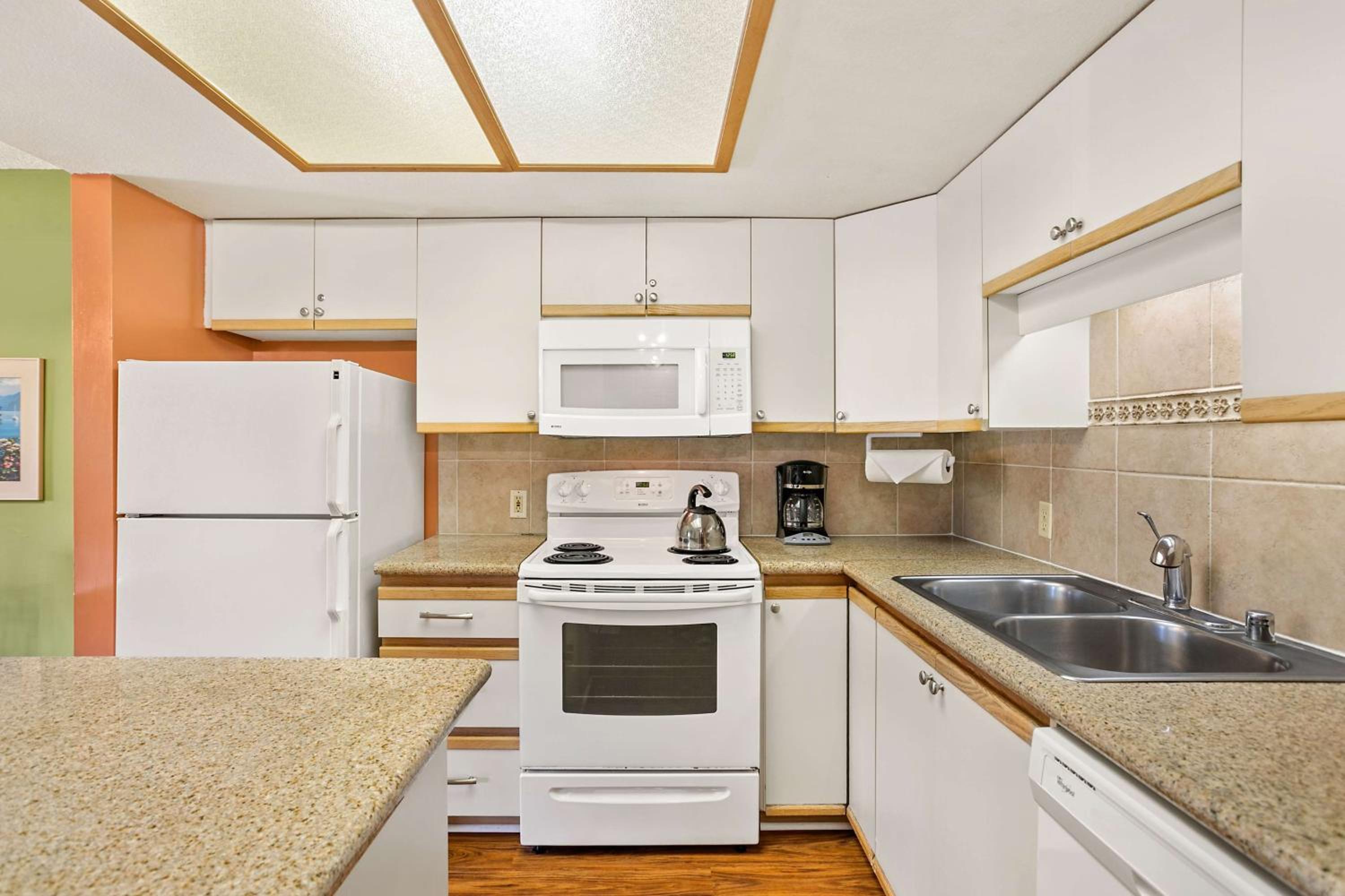 One-Bedroom Suite - Photo 6