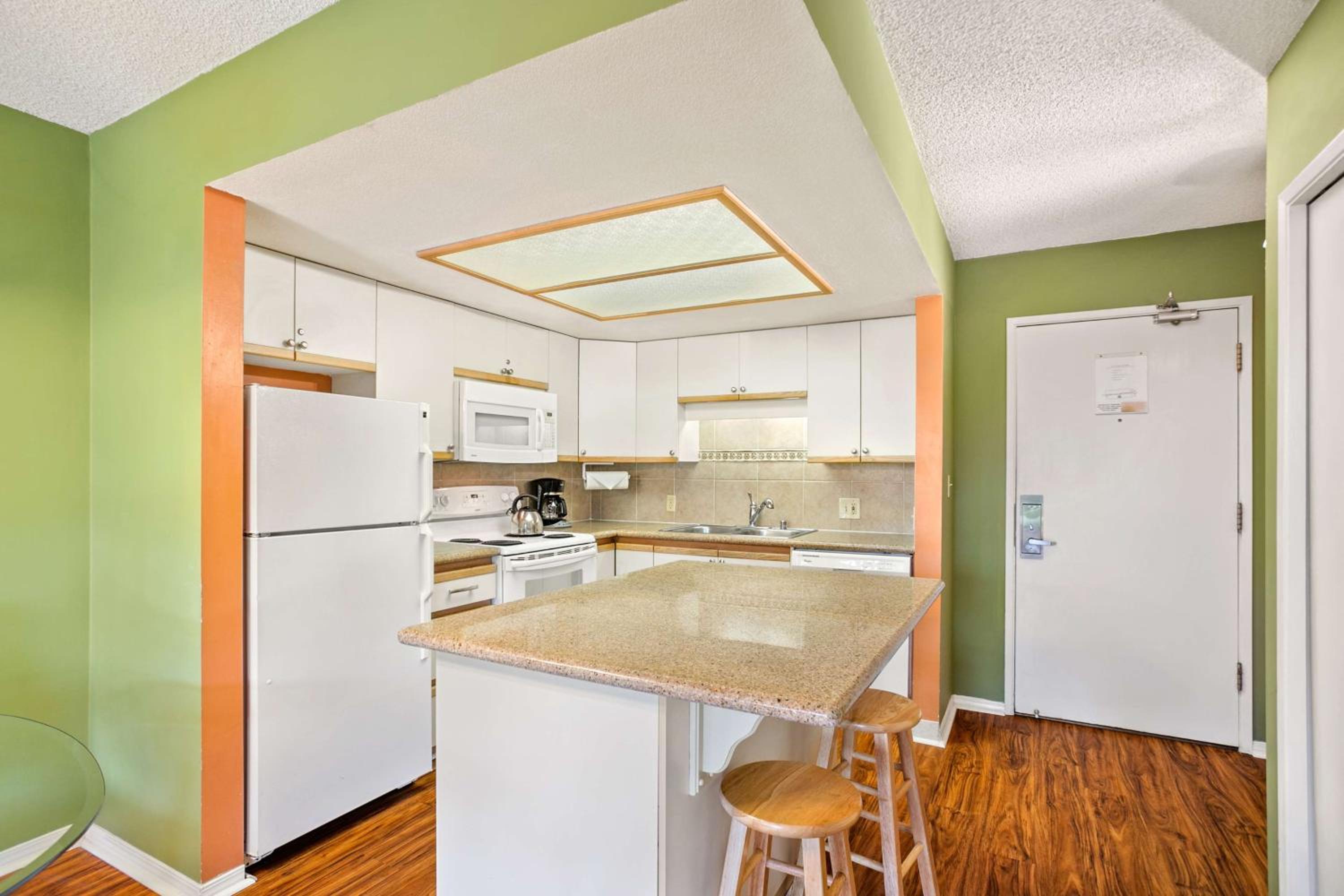 One-Bedroom Suite - Photo 2