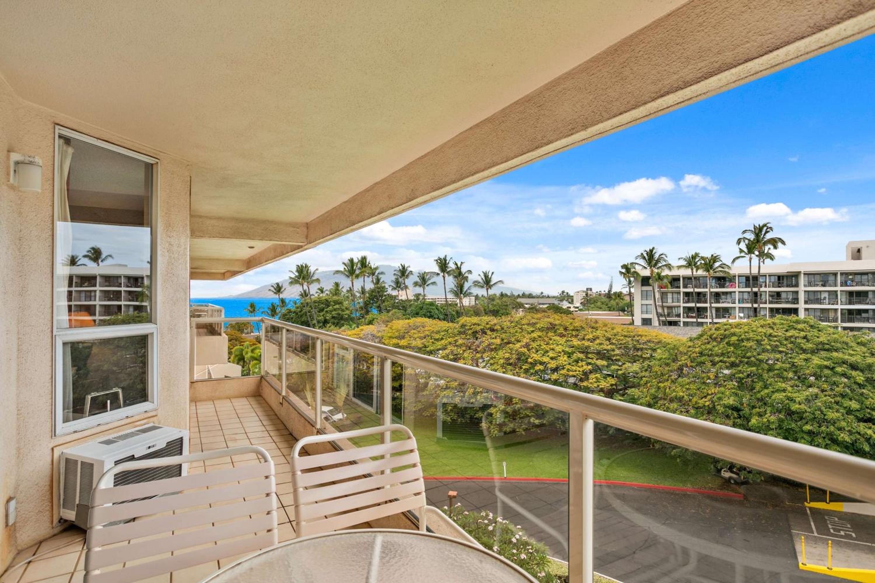 One-Bedroom Suite with Partial Ocean View - Photo 2