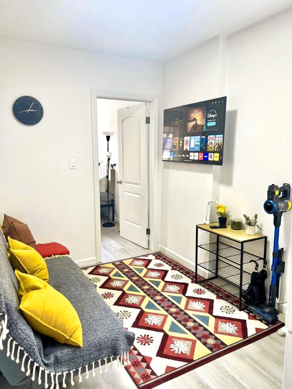 One-Bedroom Apartment photo 1