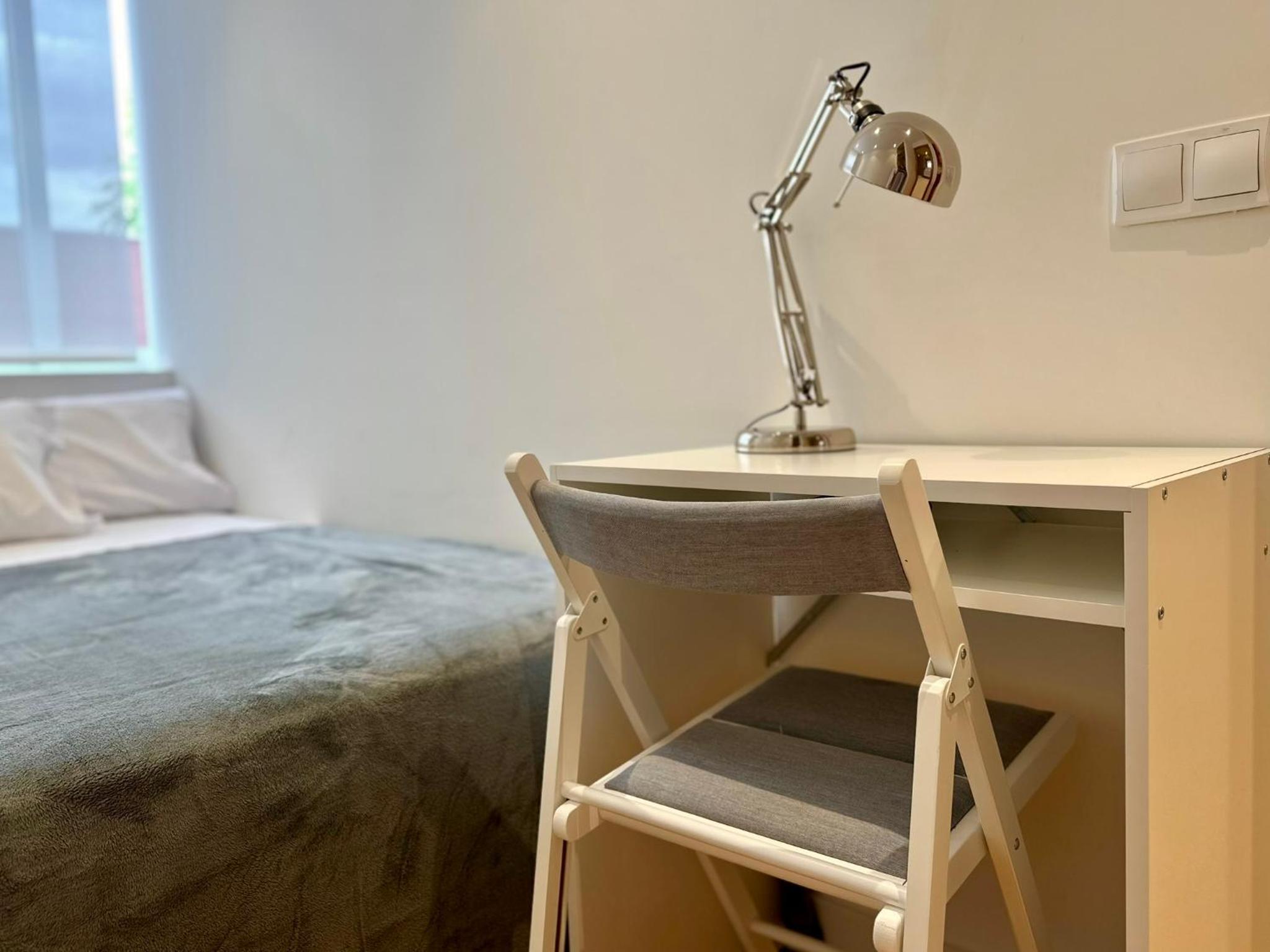 Deluxe One-Bedroom Apartment with City View photo 3