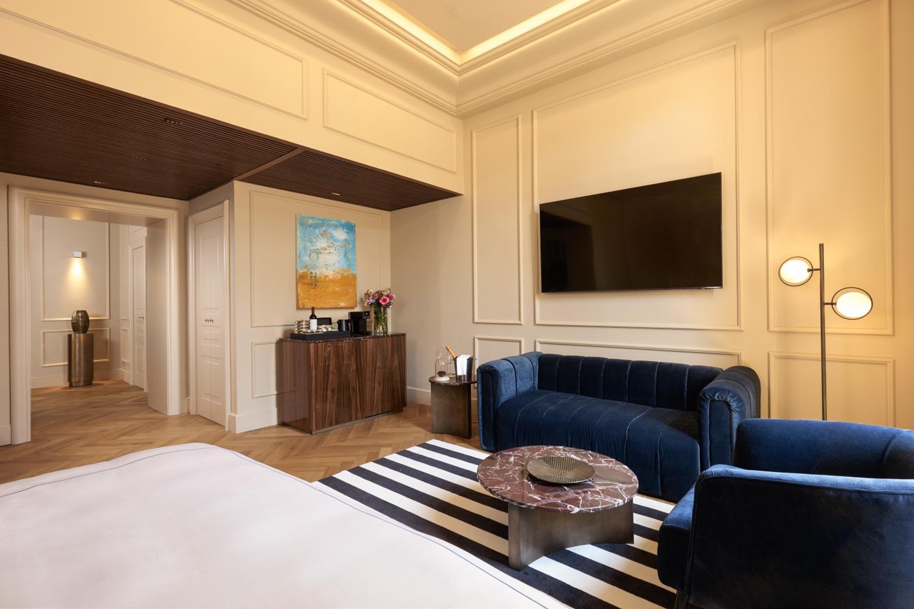 Premium Suite thumbnail 6