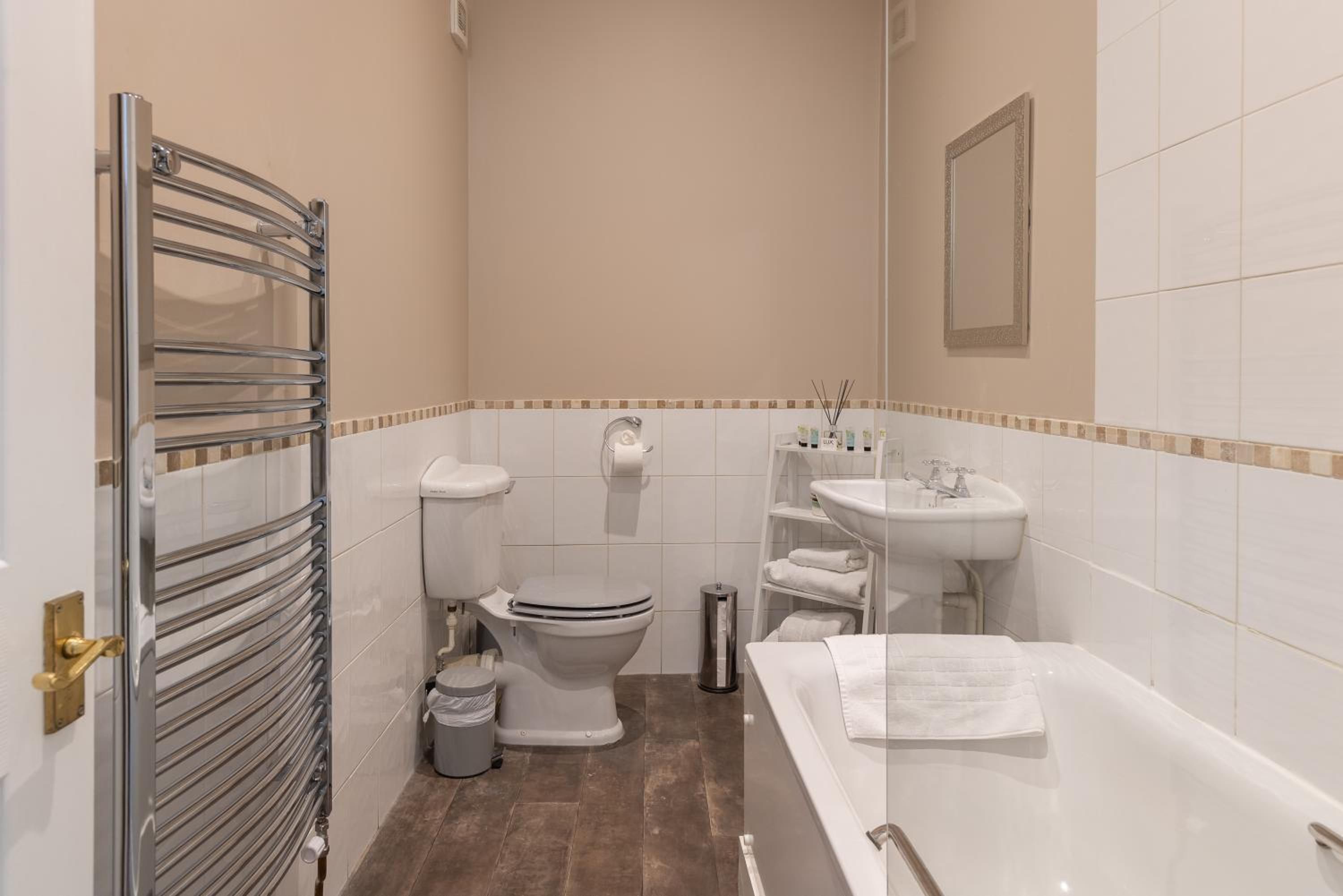 Superior Deluxe Double or Twin Room  - Photo 3