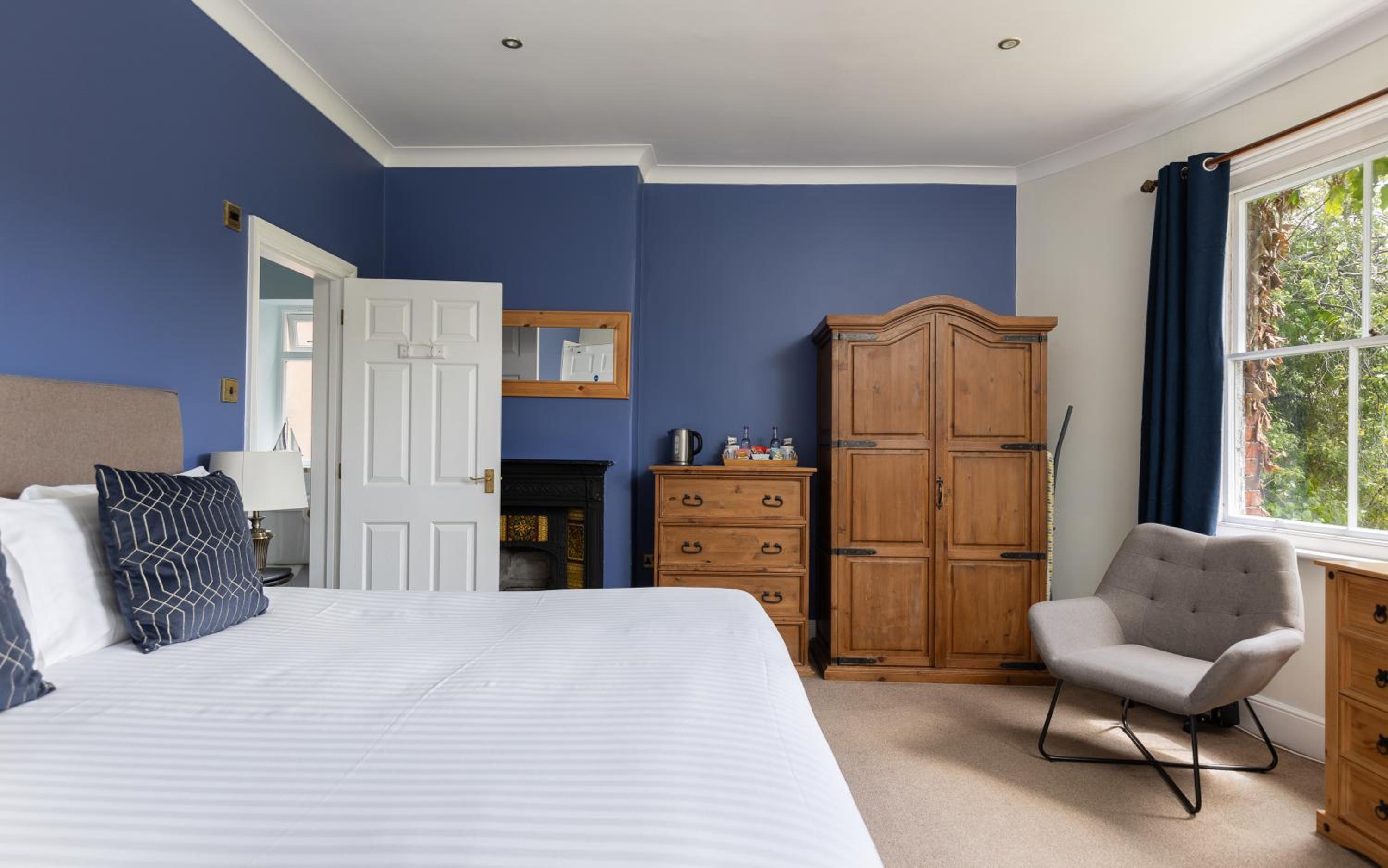 Superior Deluxe Double or Twin Room  - Photo 4