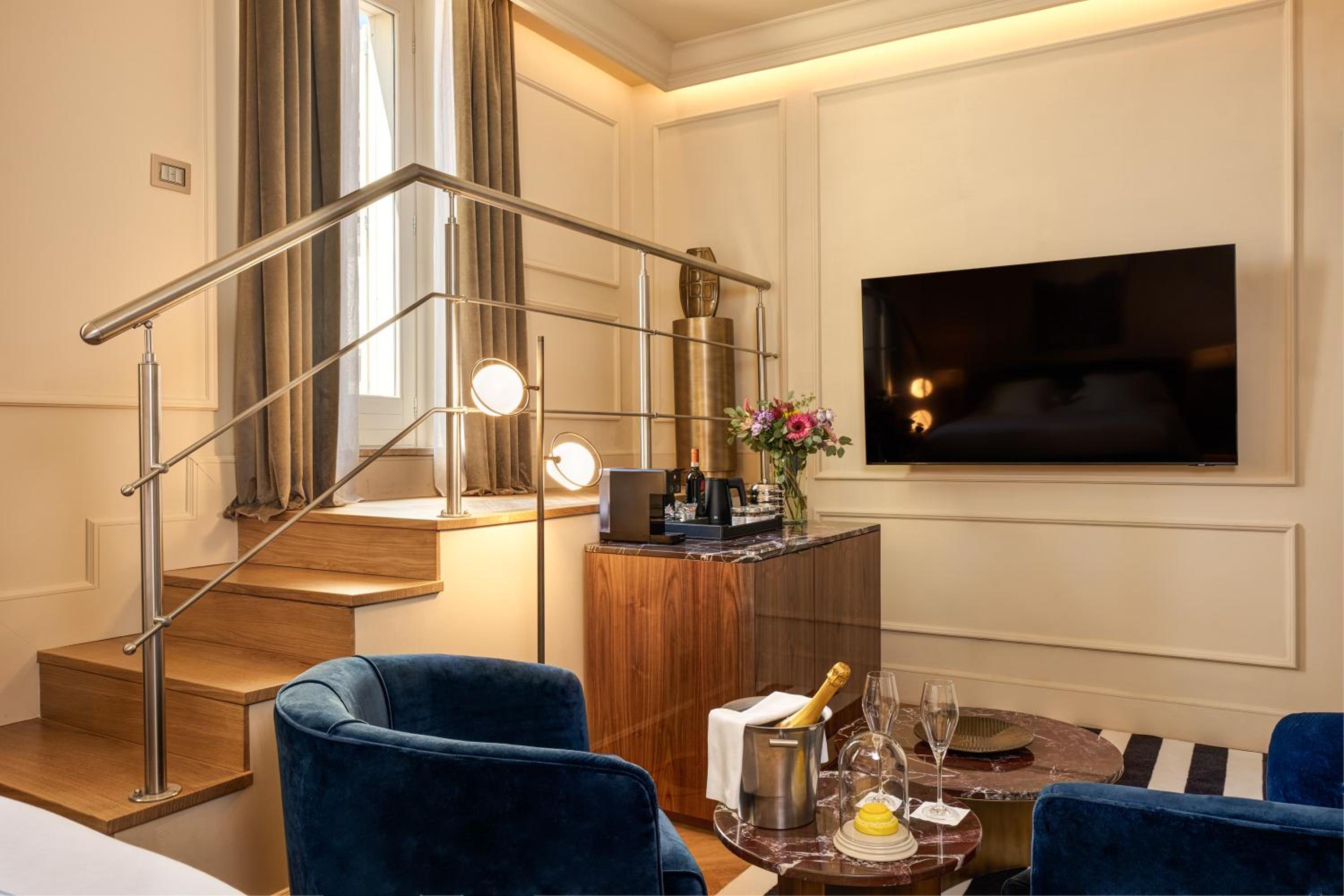 Suite with Spa Access (Non Smoking) thumbnail 5