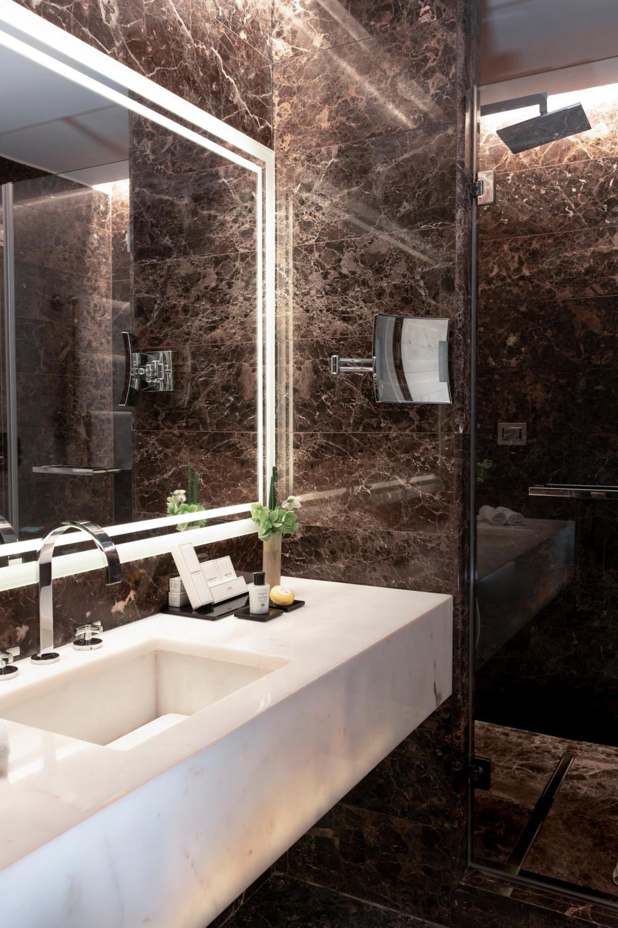 Suite with Spa Access (Non Smoking)