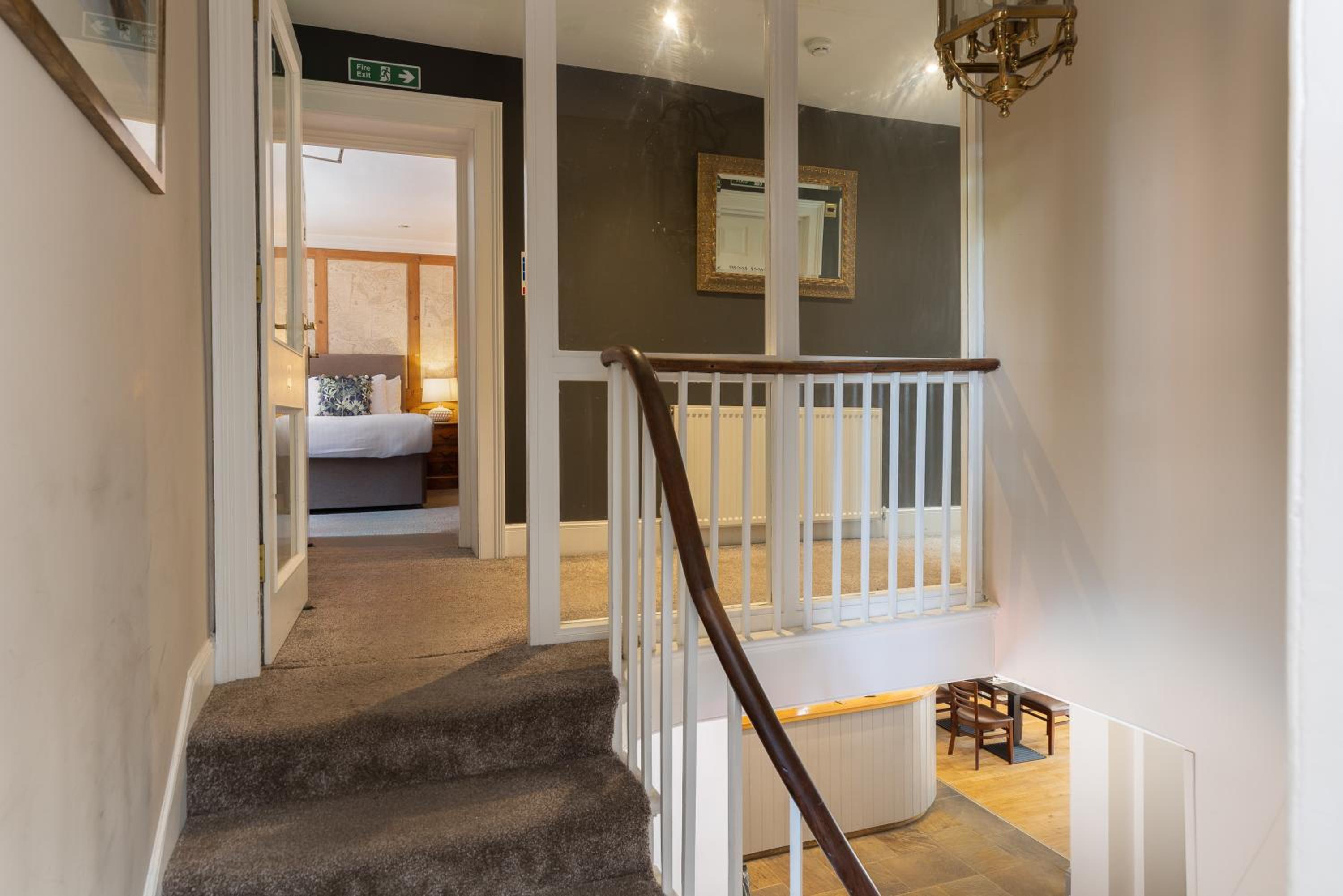 Deluxe King Room - Photo 1