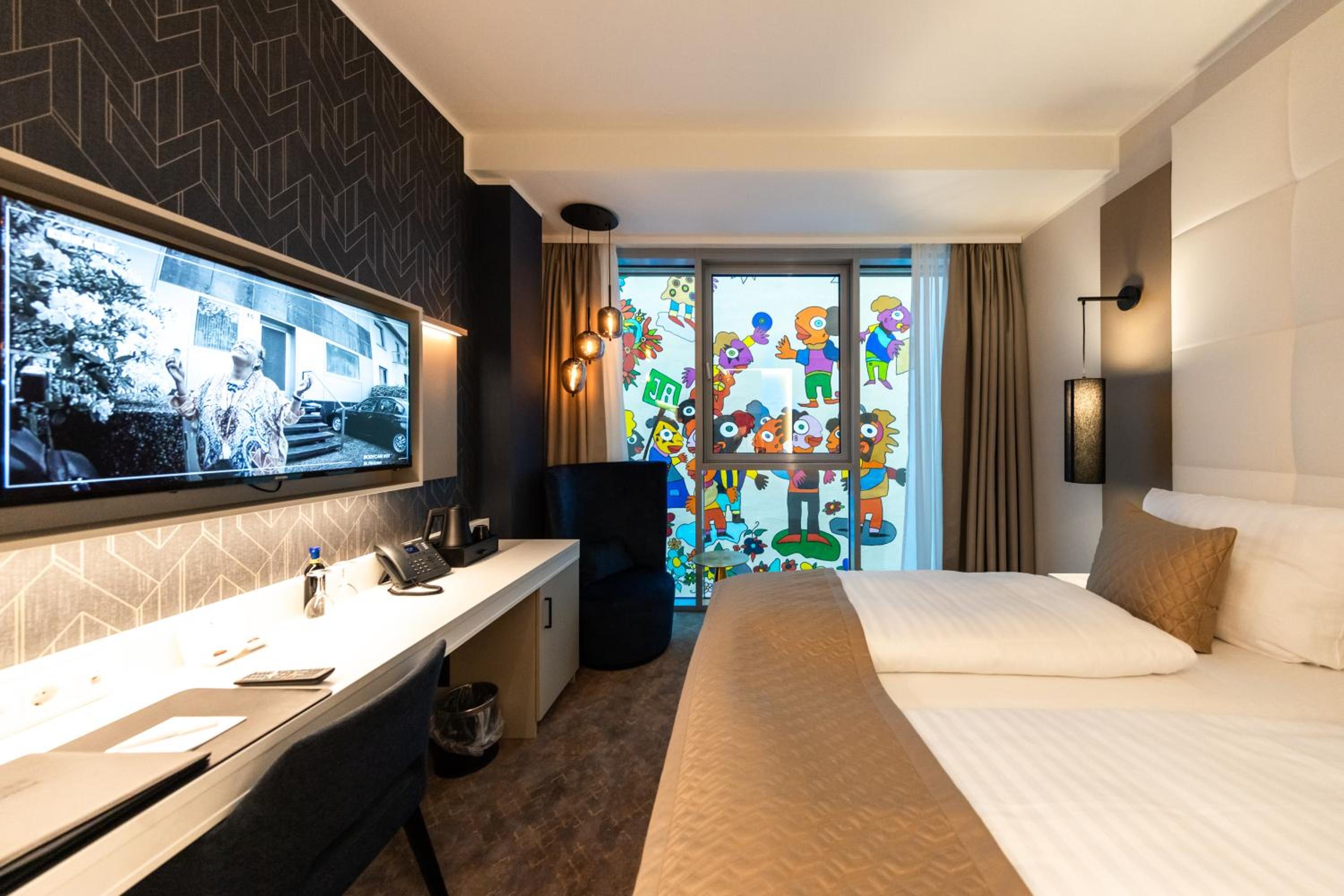 Double Room with Atrium View photo 2
