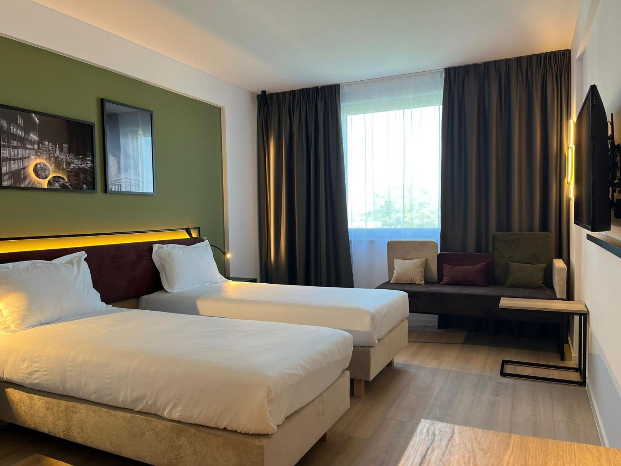 Standard Twin Room - Photo 6