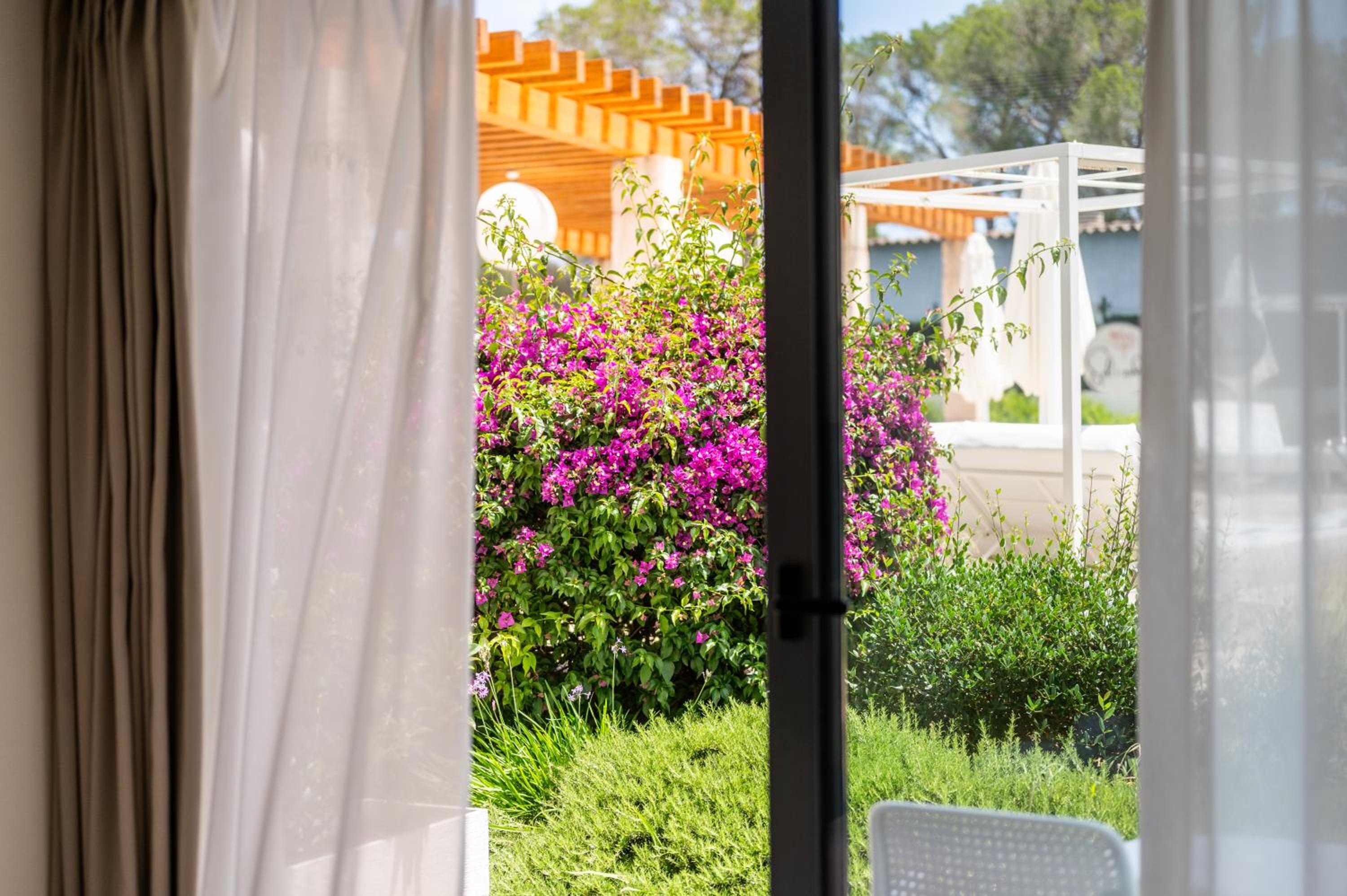 Double Room with Garden View - Photo 12