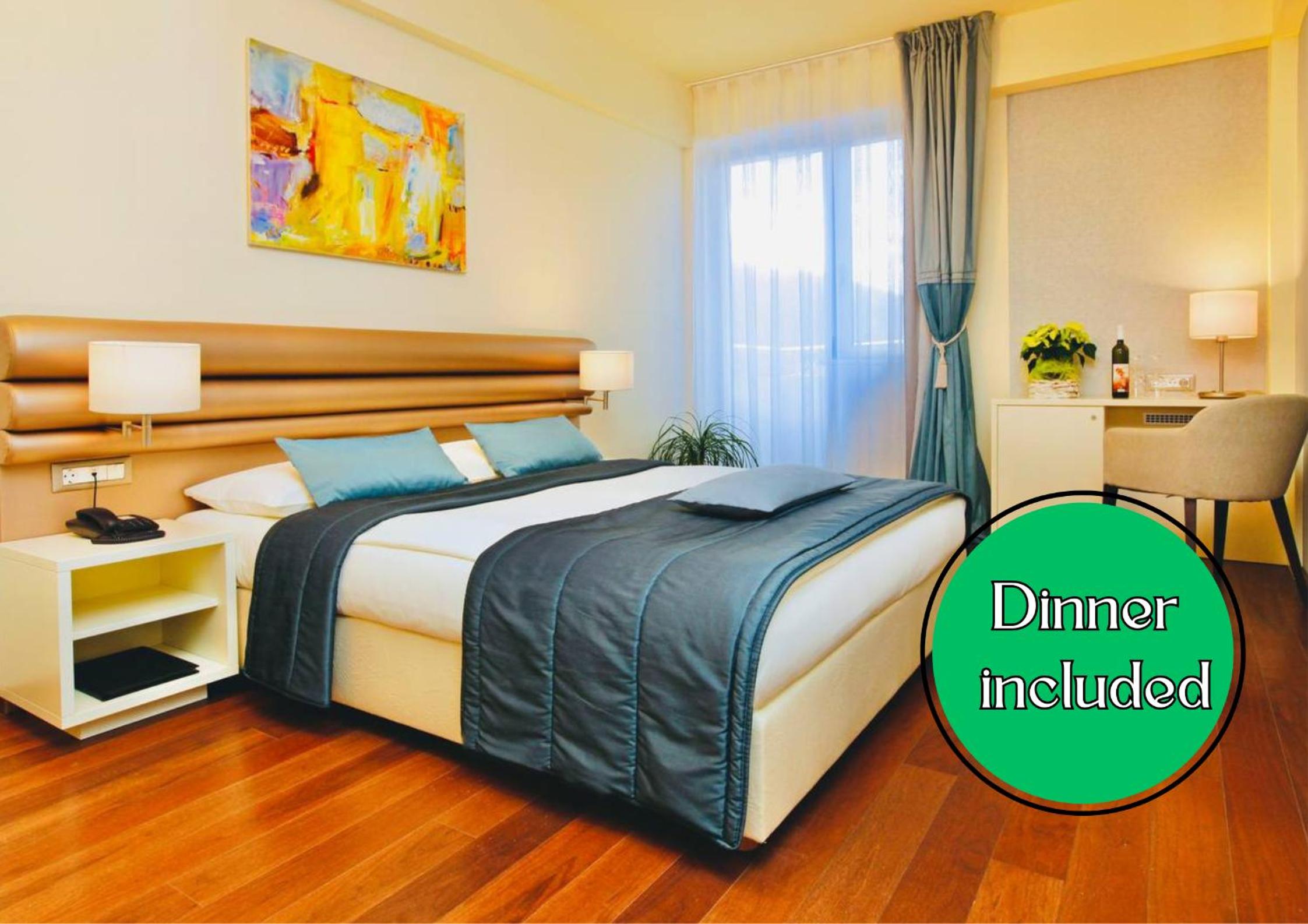 Limited Offer - Double Room with Dinner Included - Photo 3