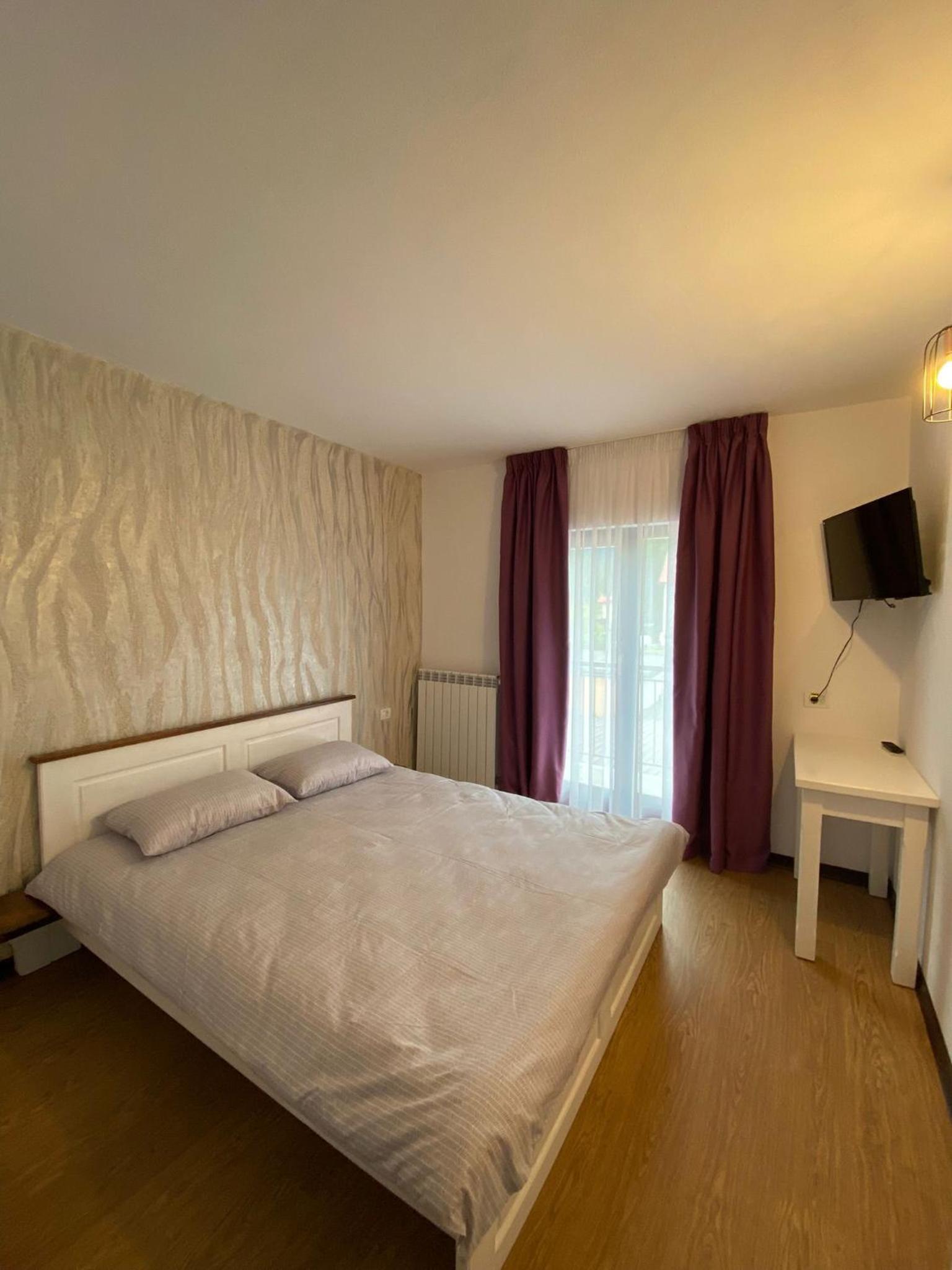 Double Room with Private Bathroom photo 1