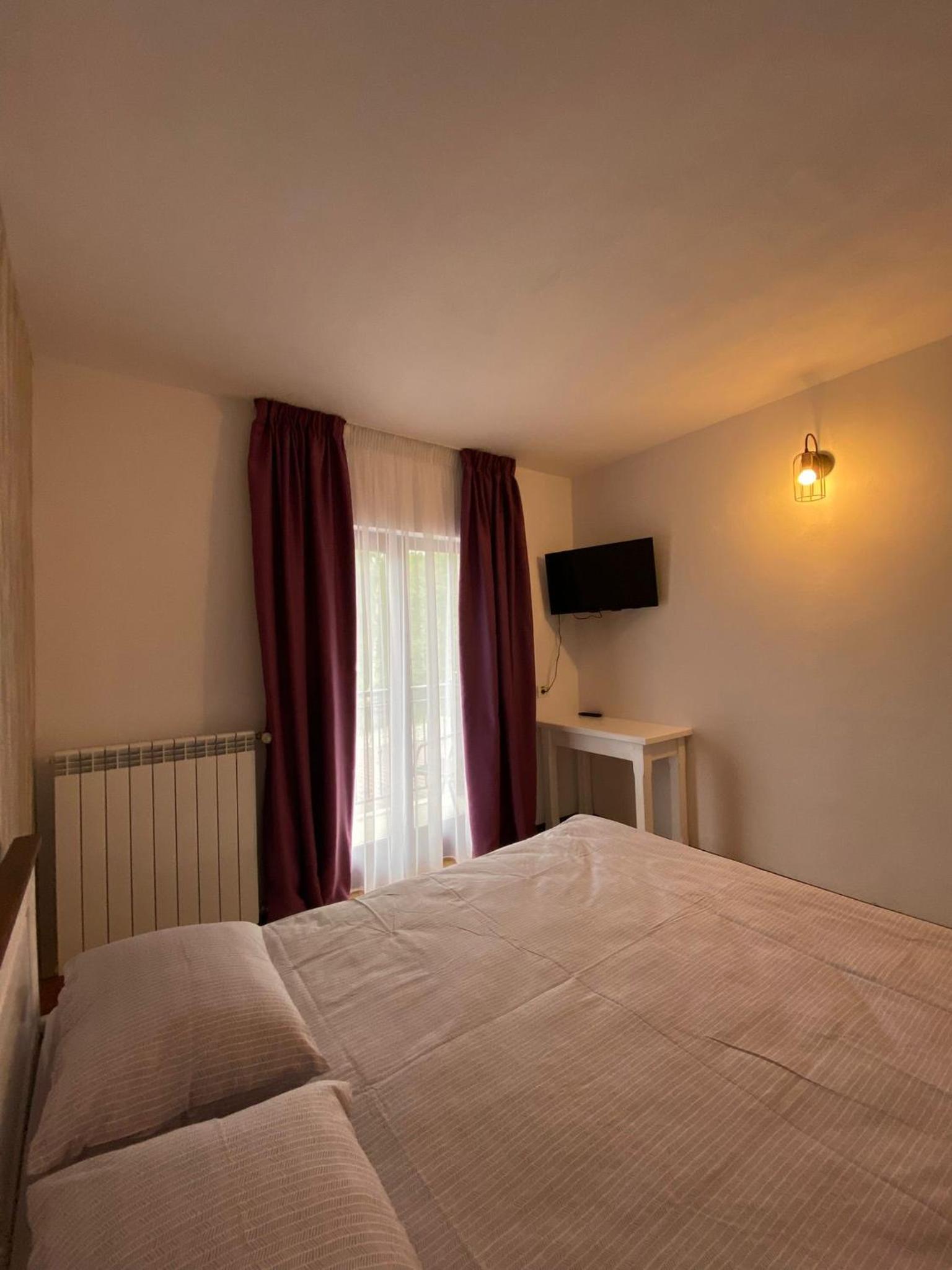Double Room with Private Bathroom photo 2