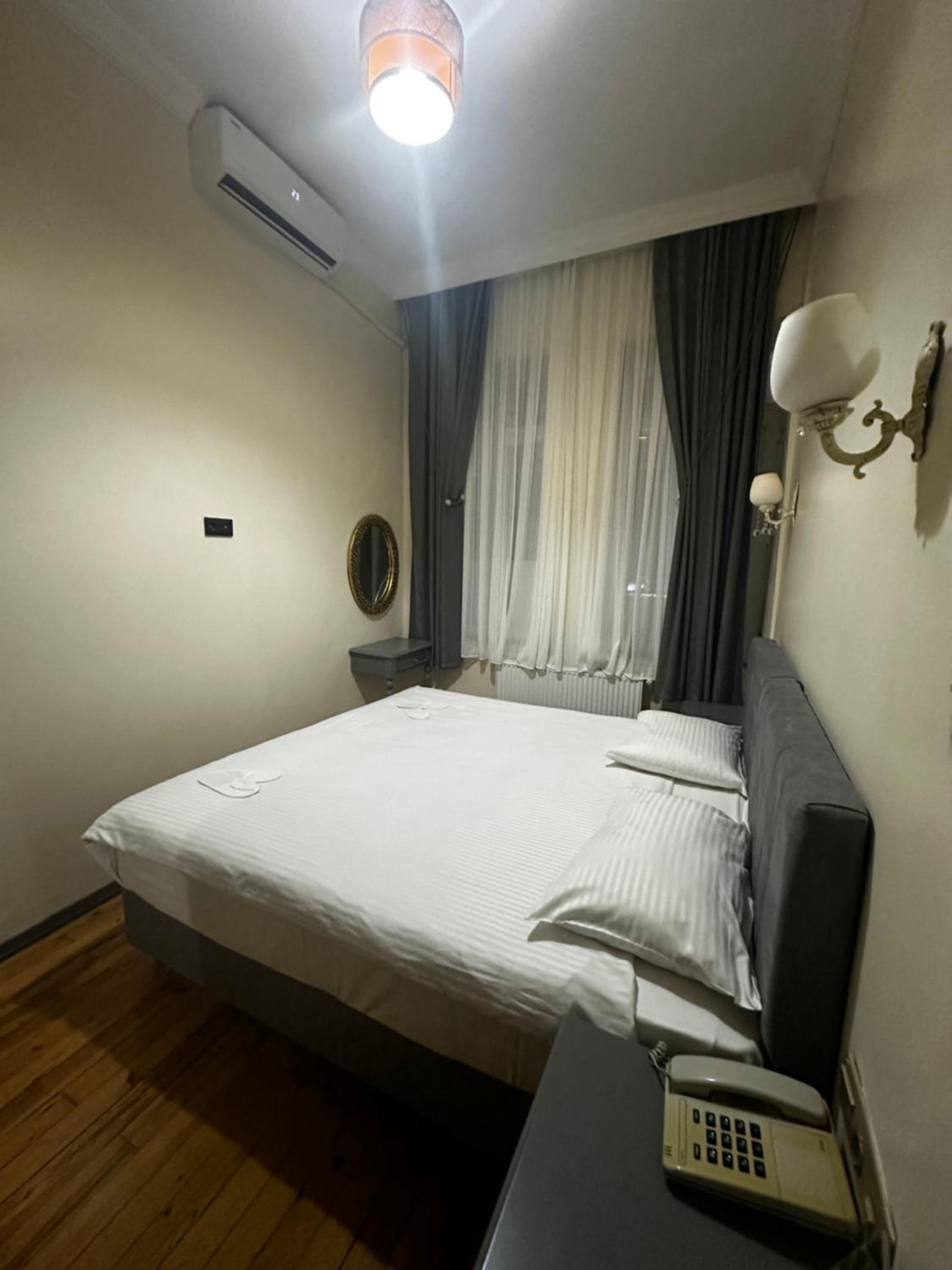Standard Double or Twin Room photo 1