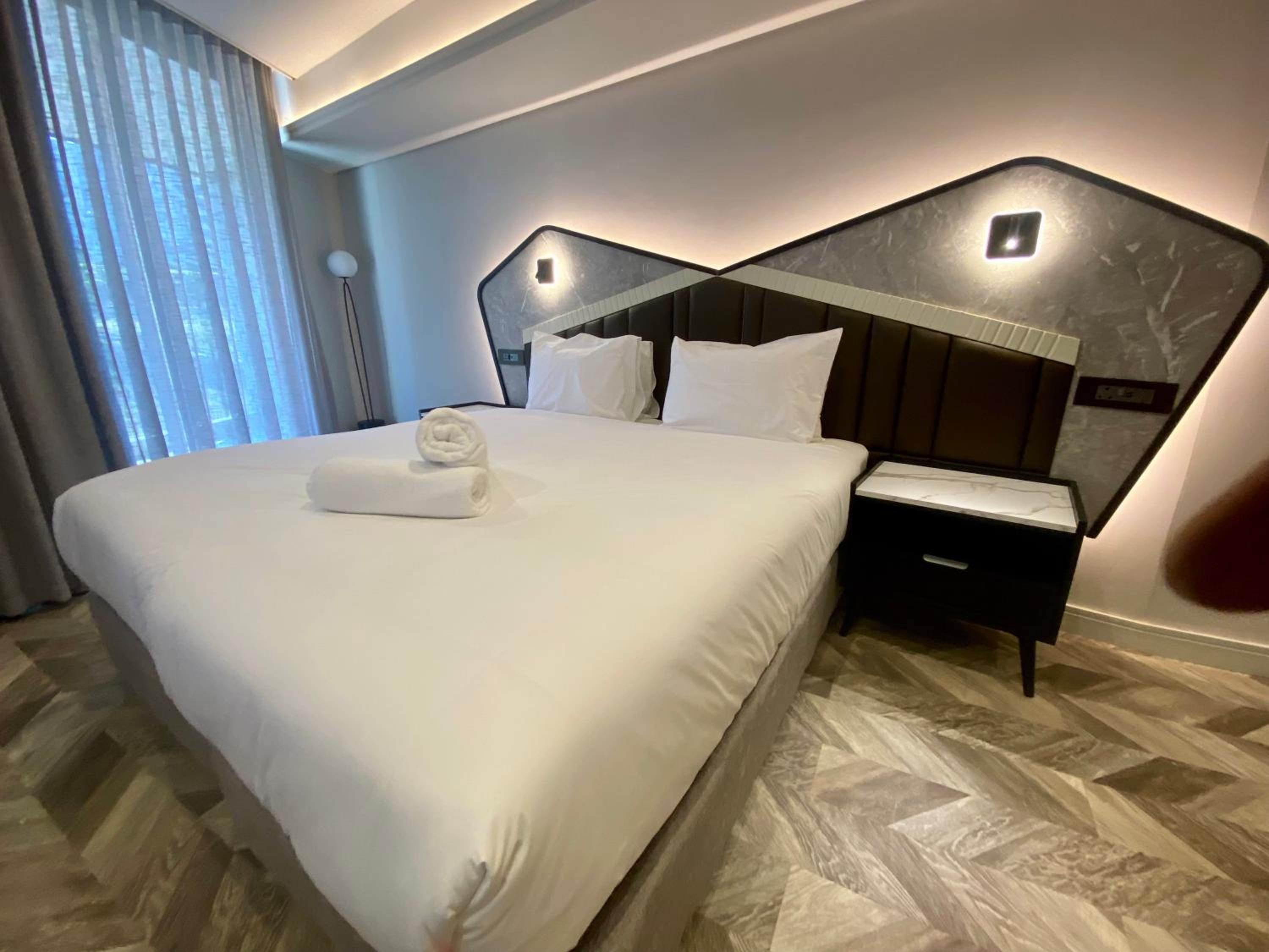 Deluxe Double or Twin Room with Balcony - Photo 14