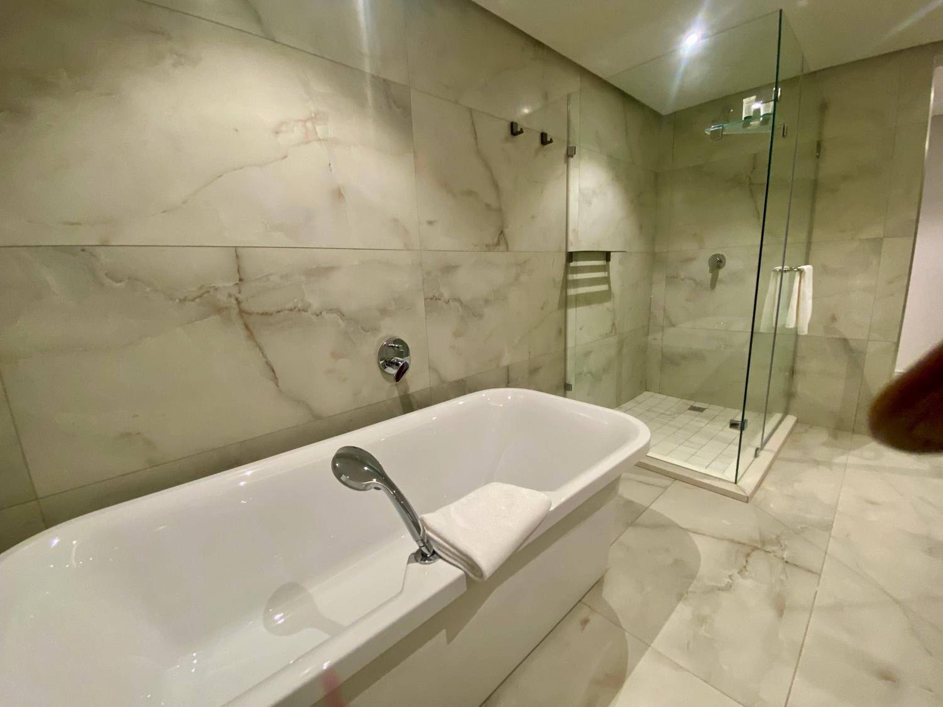 Deluxe Double or Twin Room with Balcony - Photo 9
