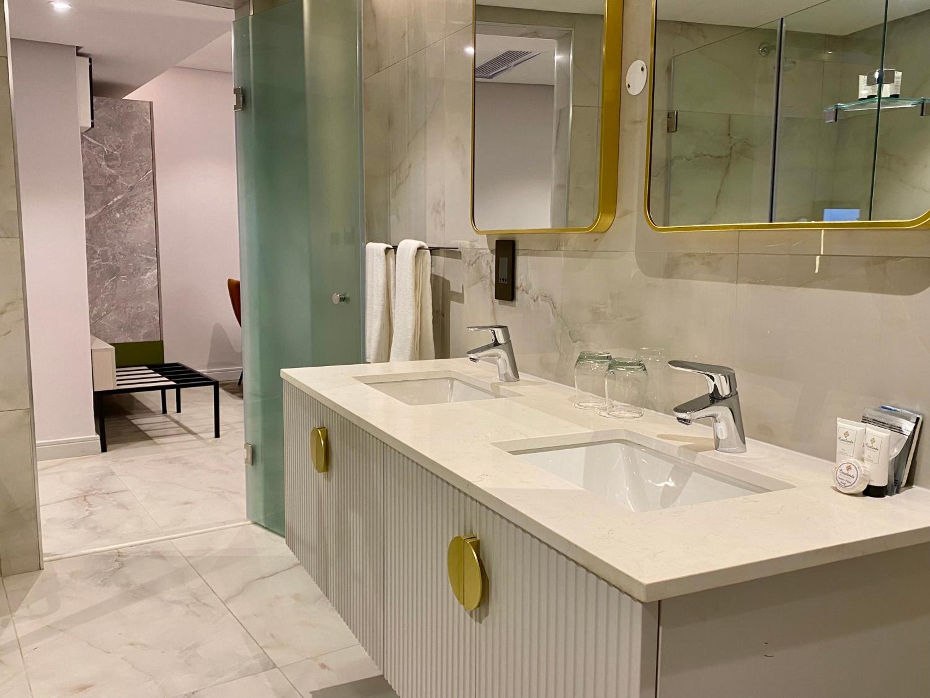 Deluxe Double or Twin Room with Balcony - Photo 8