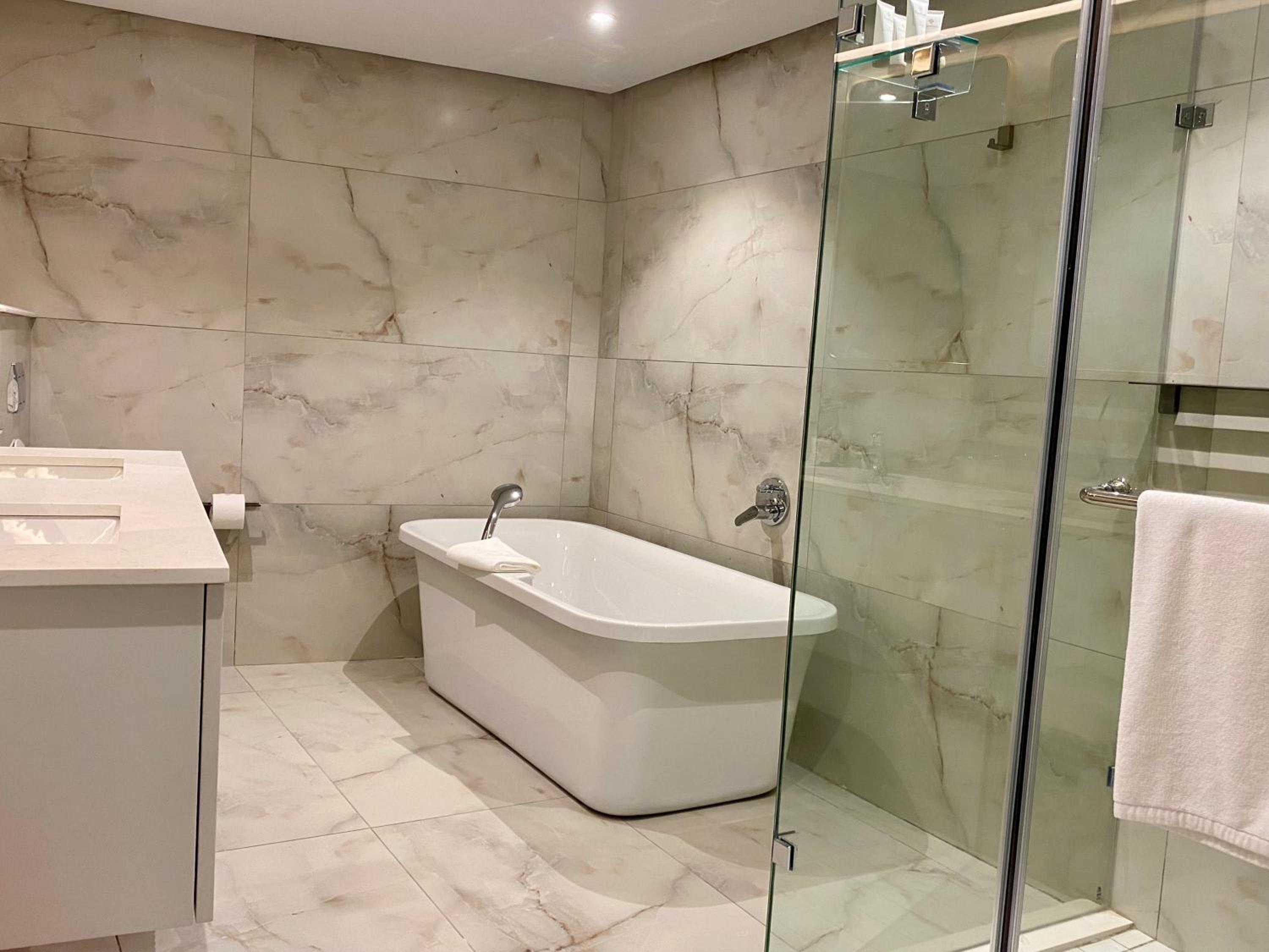 Deluxe Double or Twin Room with Balcony - Photo 7