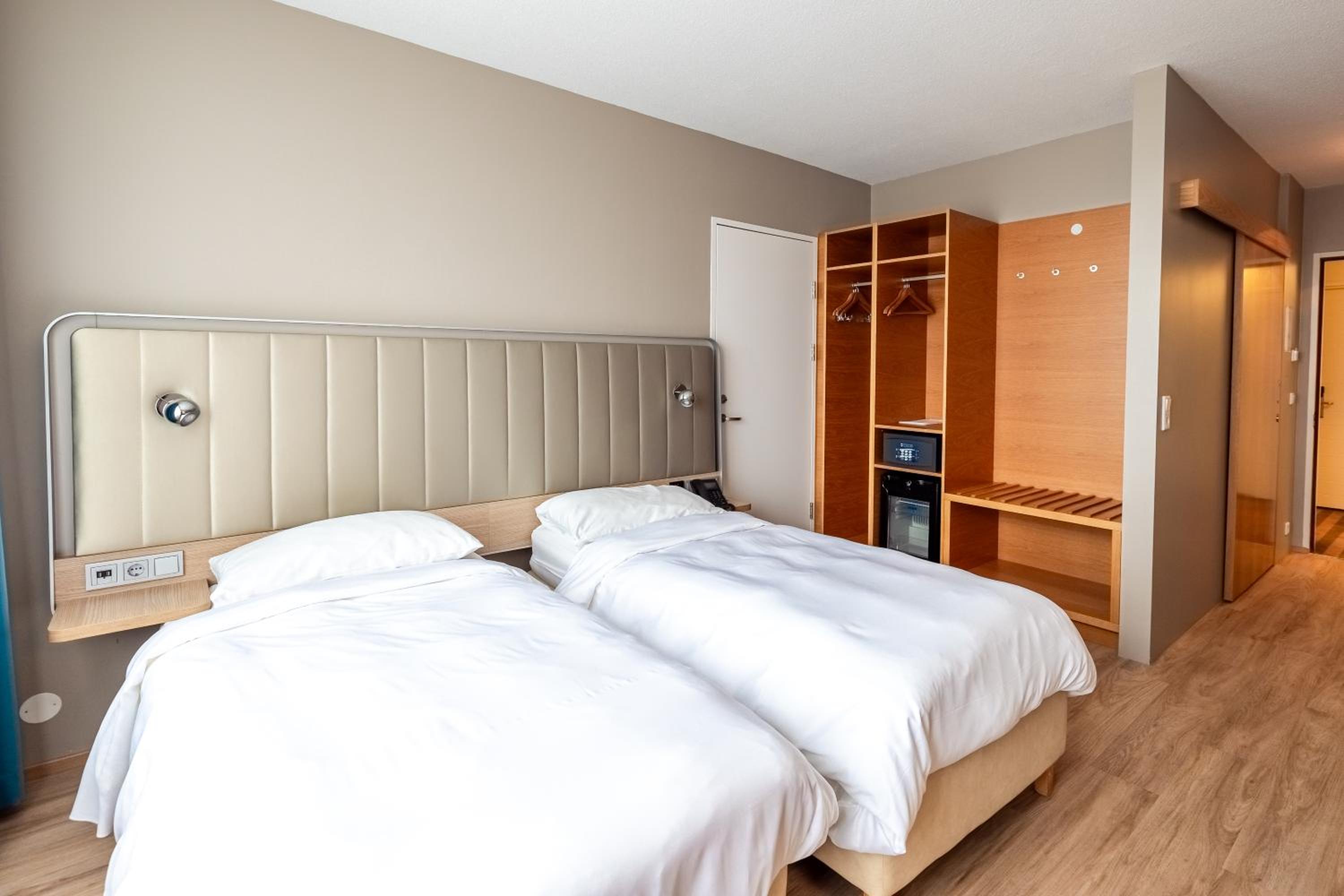 Guest Room - Photo 15