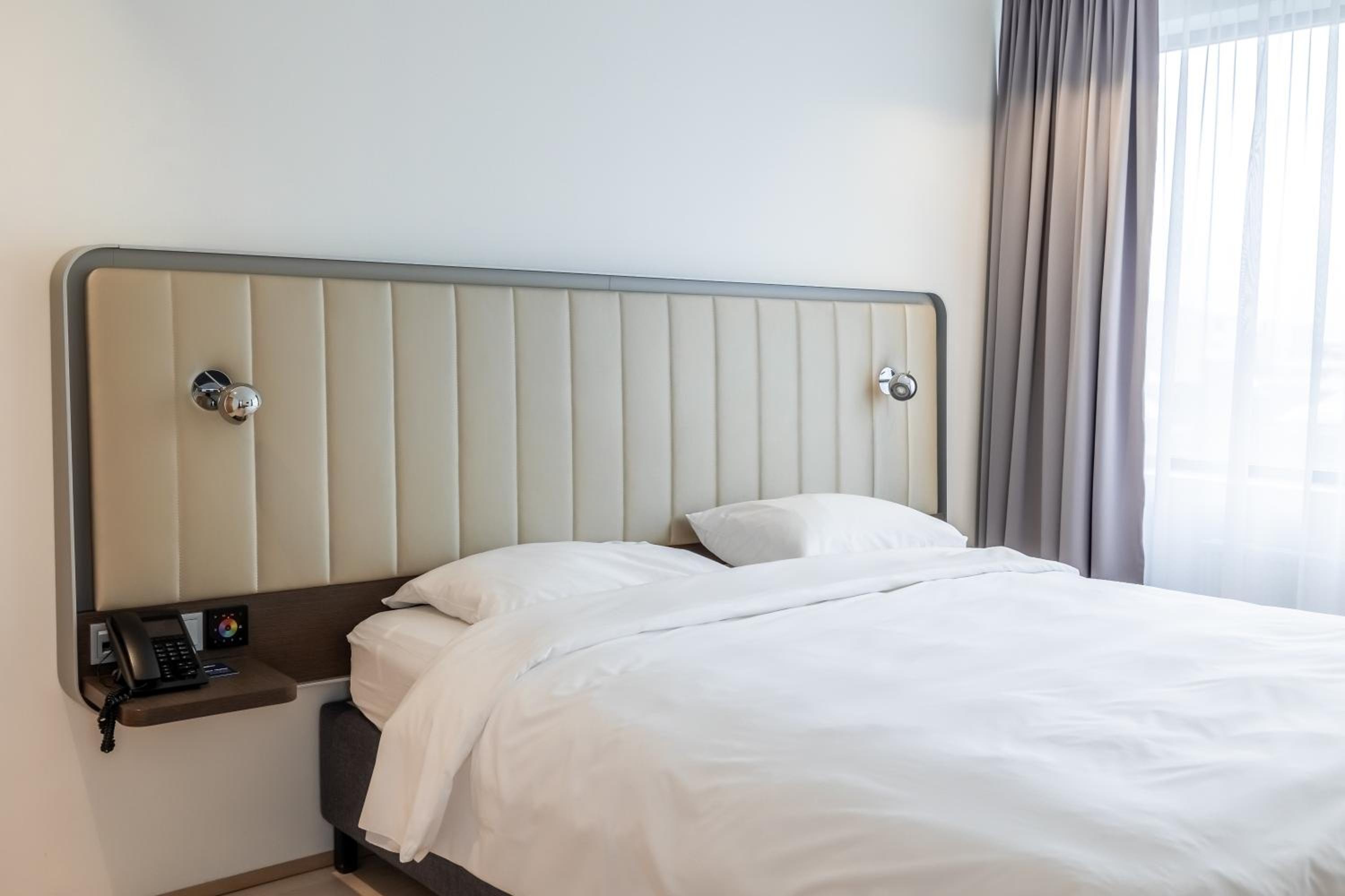 Guest Room - Photo 13