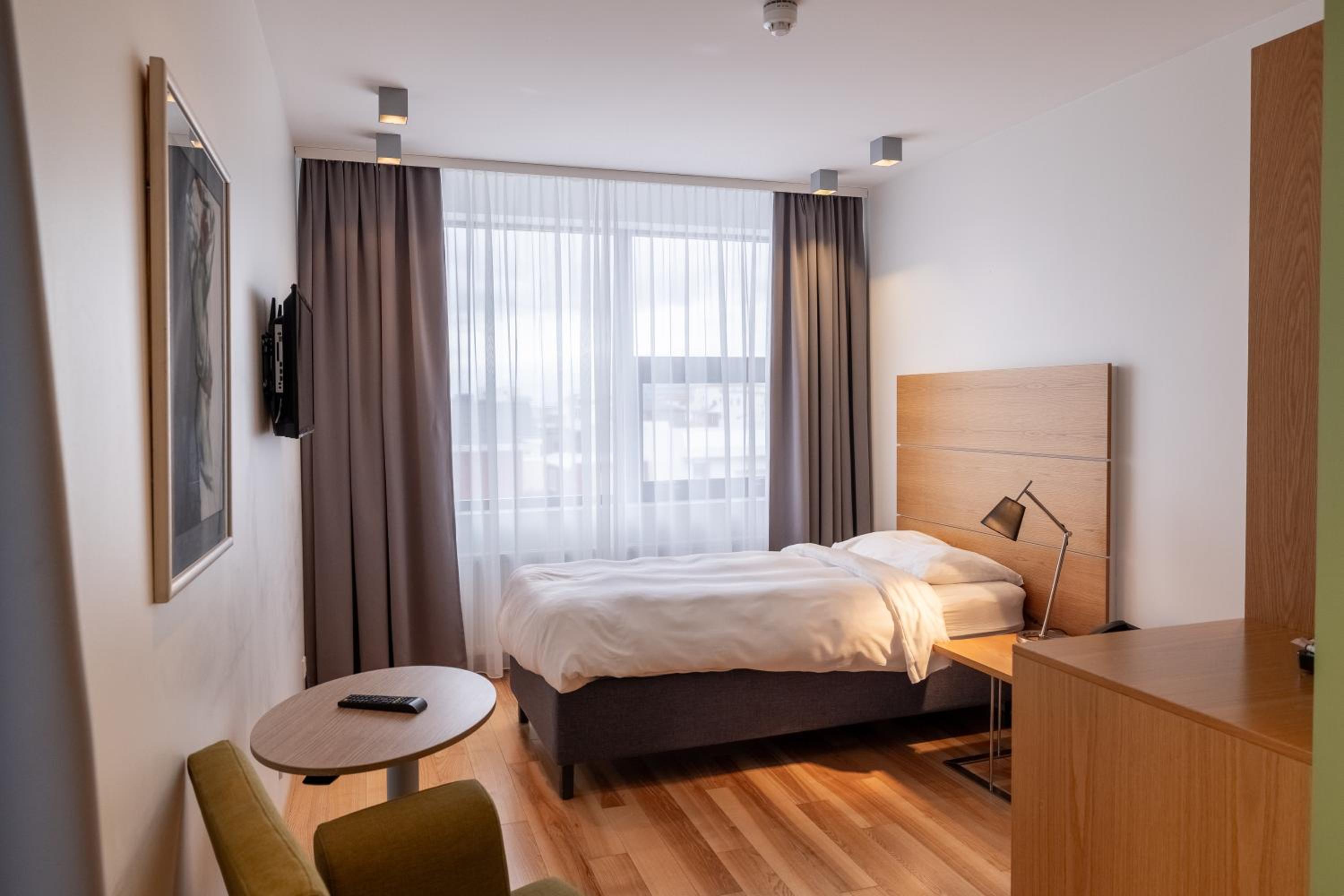 Guest Room - Photo 17