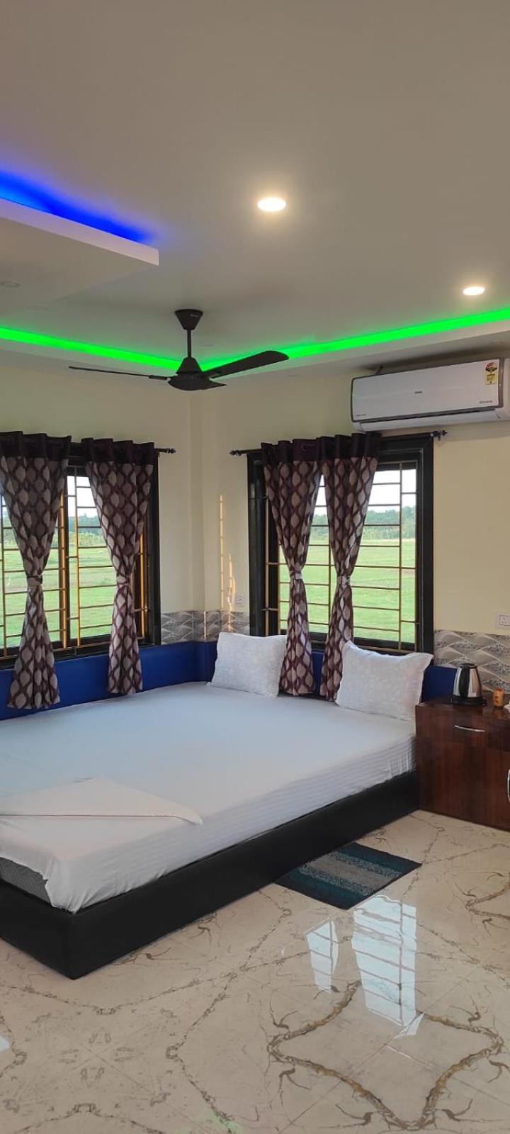 Deluxe Double Room (2 Adults + 1 Child)