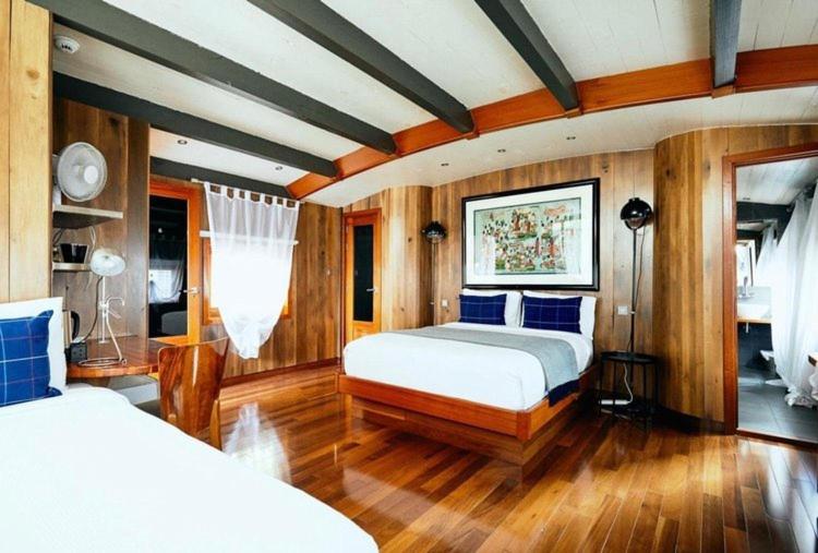 Deluxe Family Suite photo 1