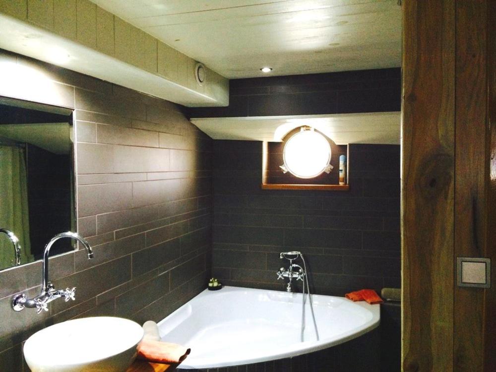 Triple Room with Private Bathroom photo 3