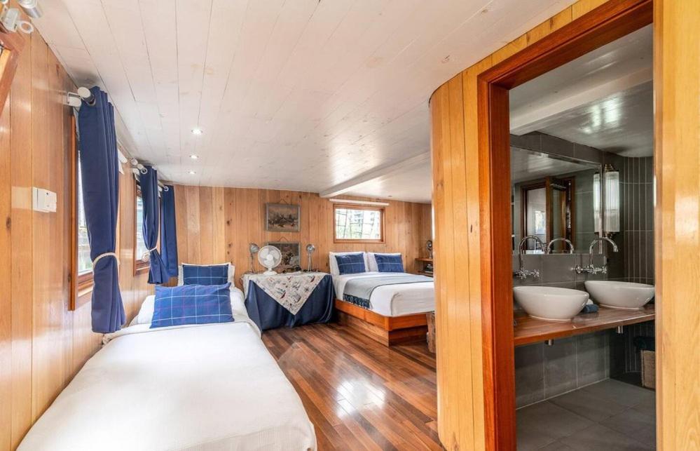 Deluxe Family Suite photo 3