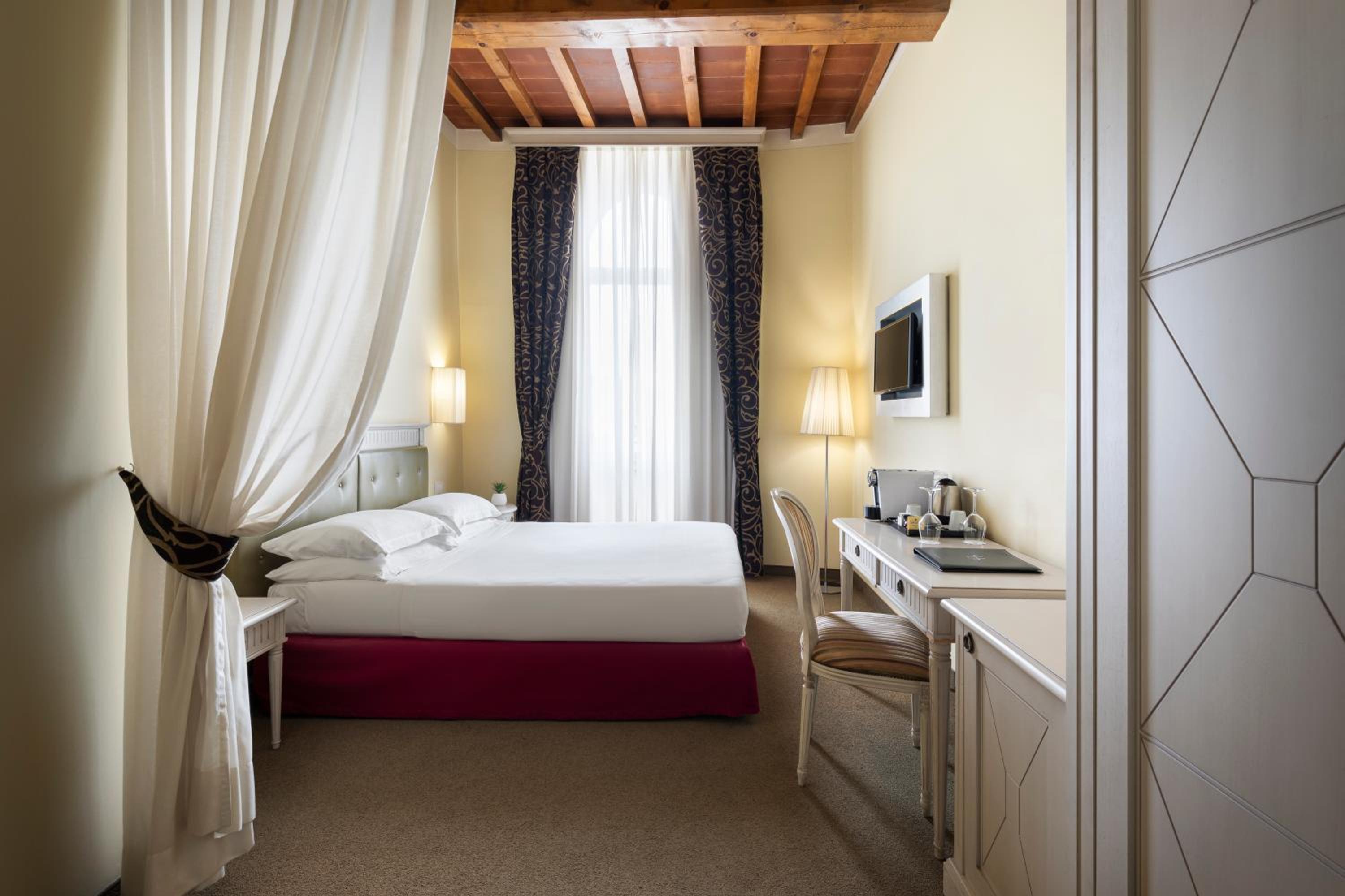 Standard Double Room - Photo 1