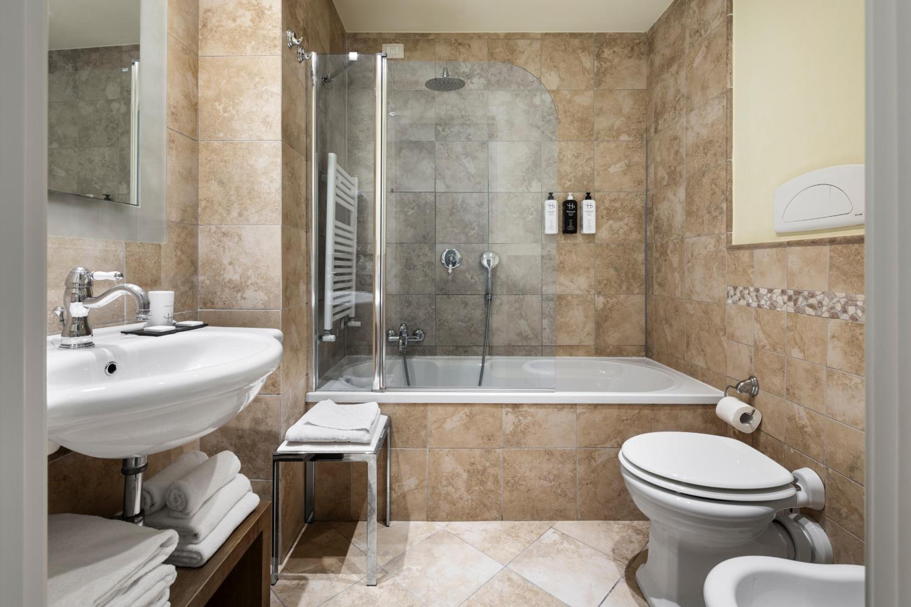 Standard Double Room - Photo 2
