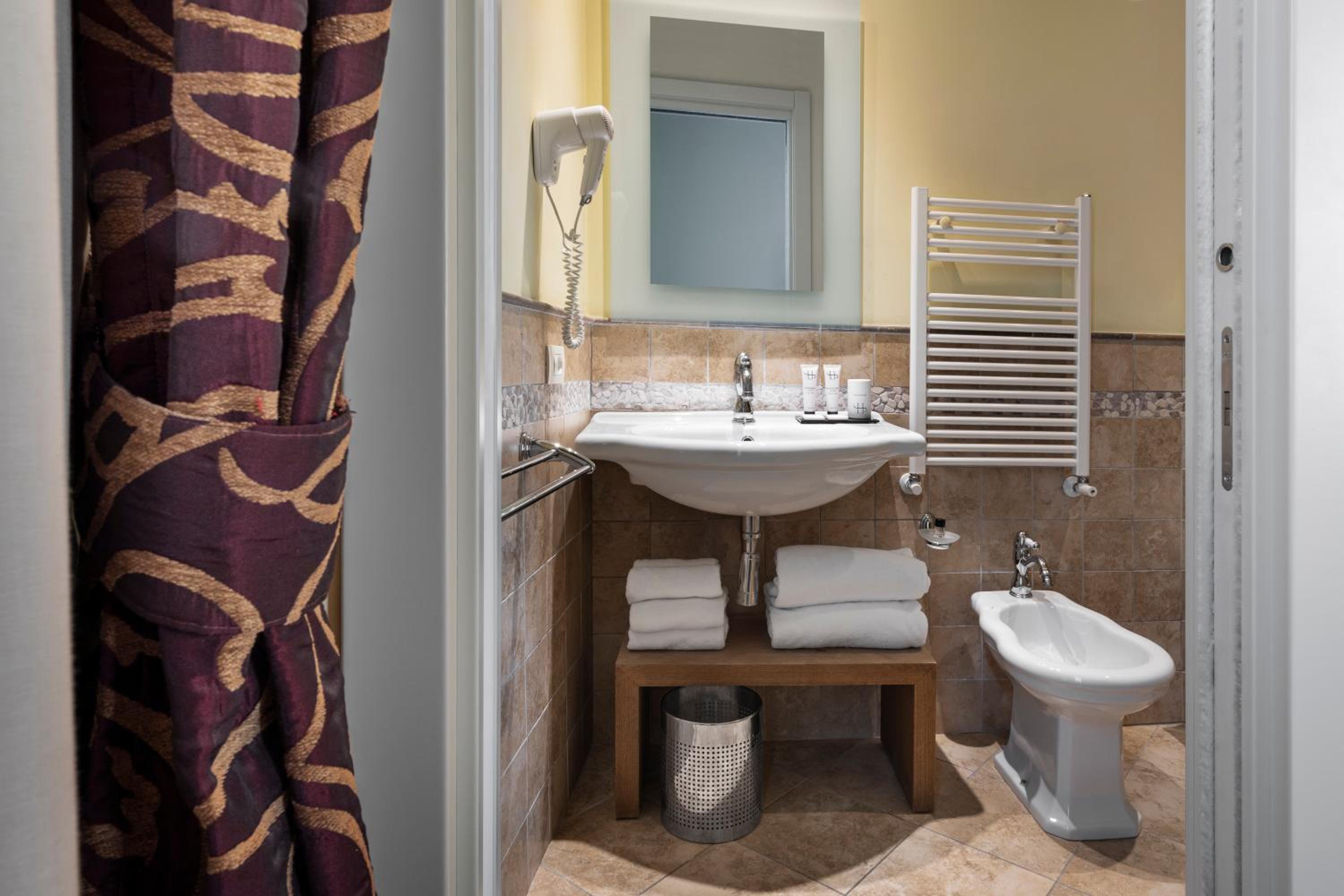 Standard Double Room - Photo 3
