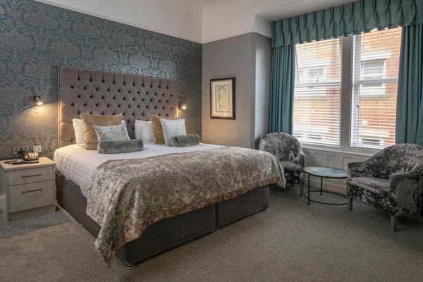 Family Room with Double and Two Single Beds photo 1