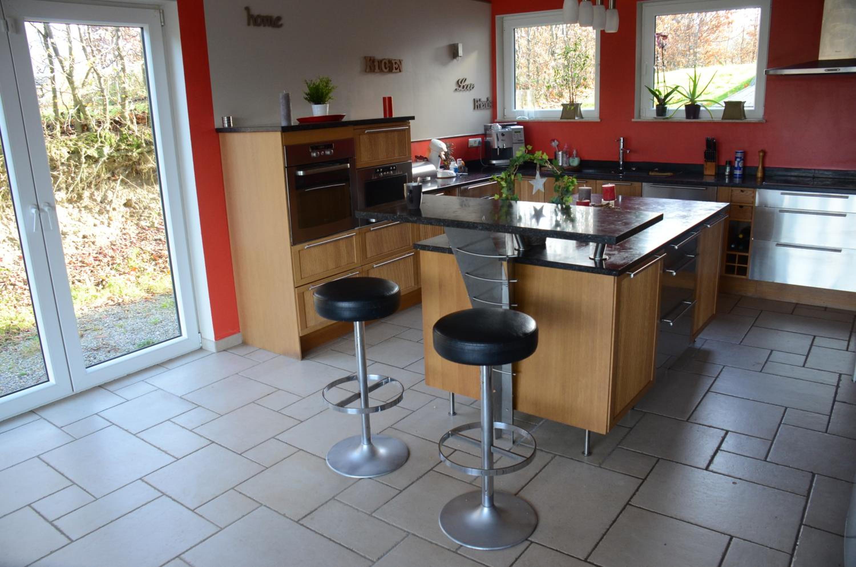 Five-Bedroom House photo 1