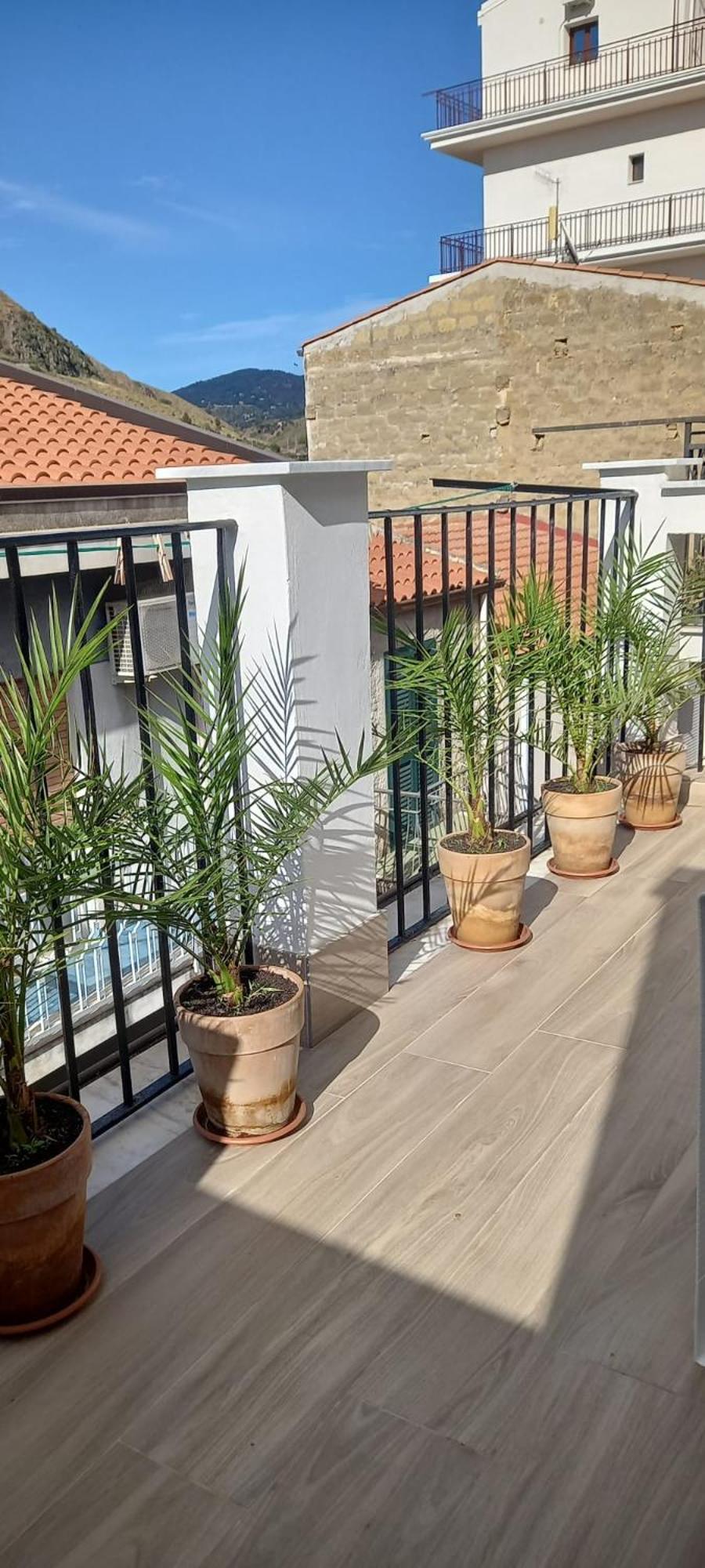 Apartment with Sea View - Photo 7