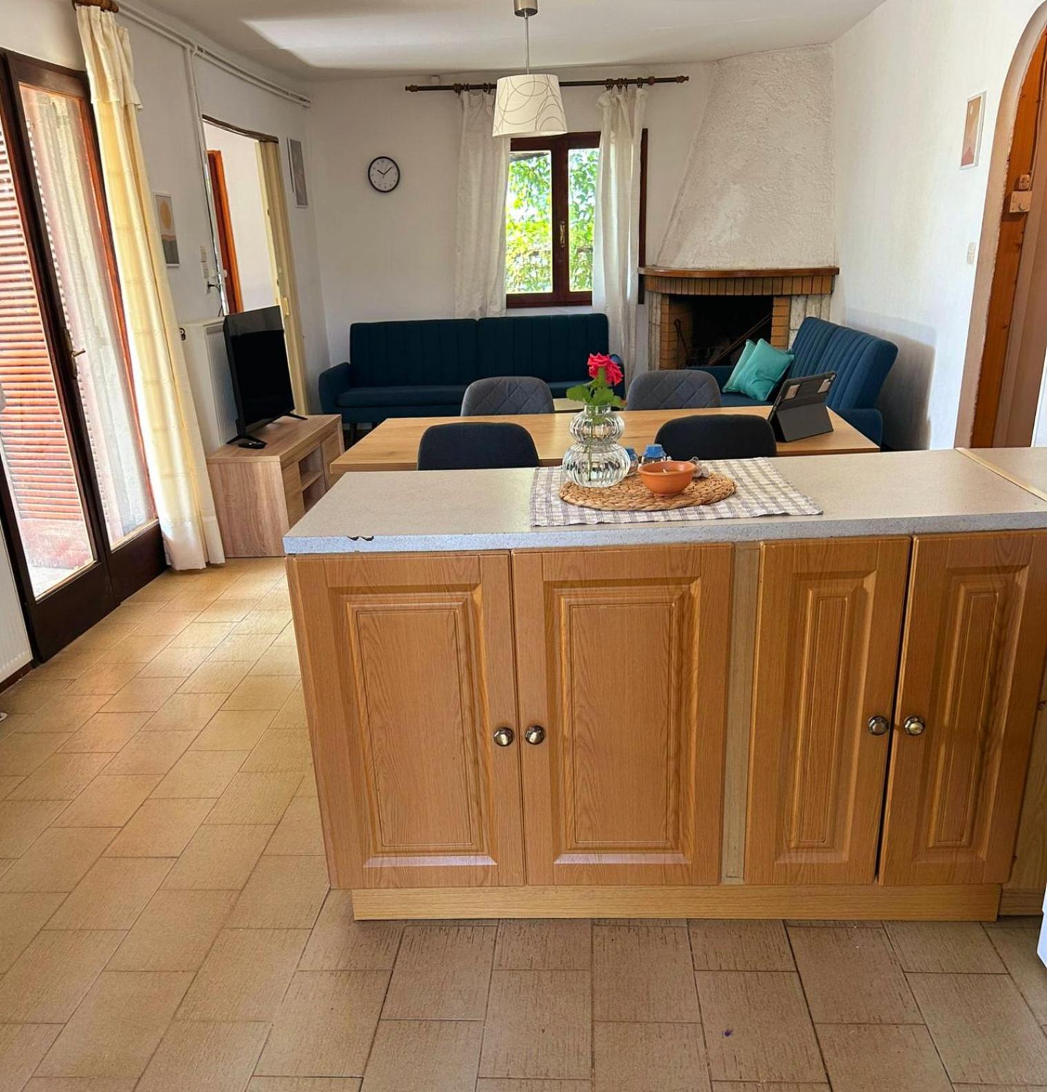 Three-Bedroom House photo 3