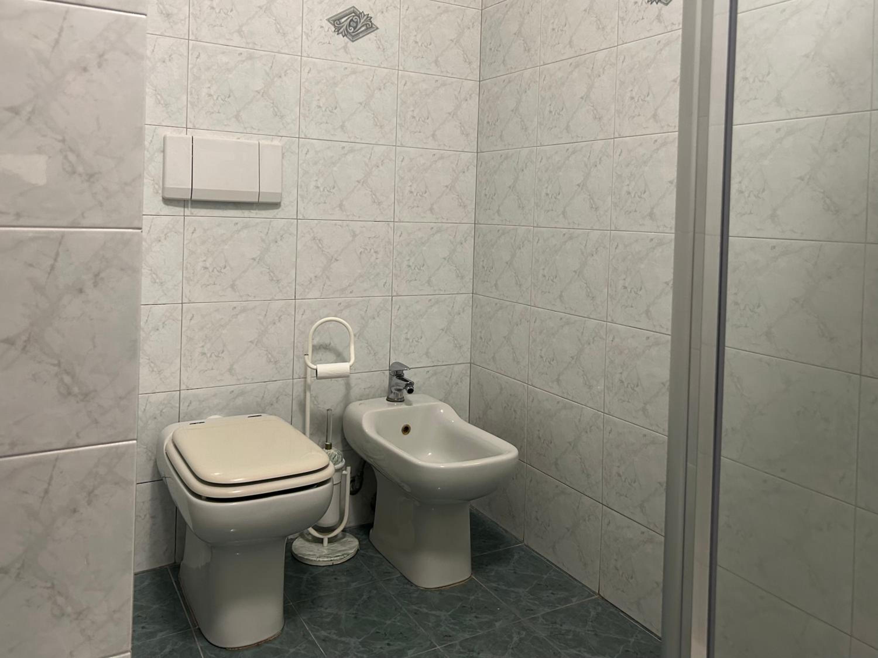 Family Room with Bathroom - Photo 2