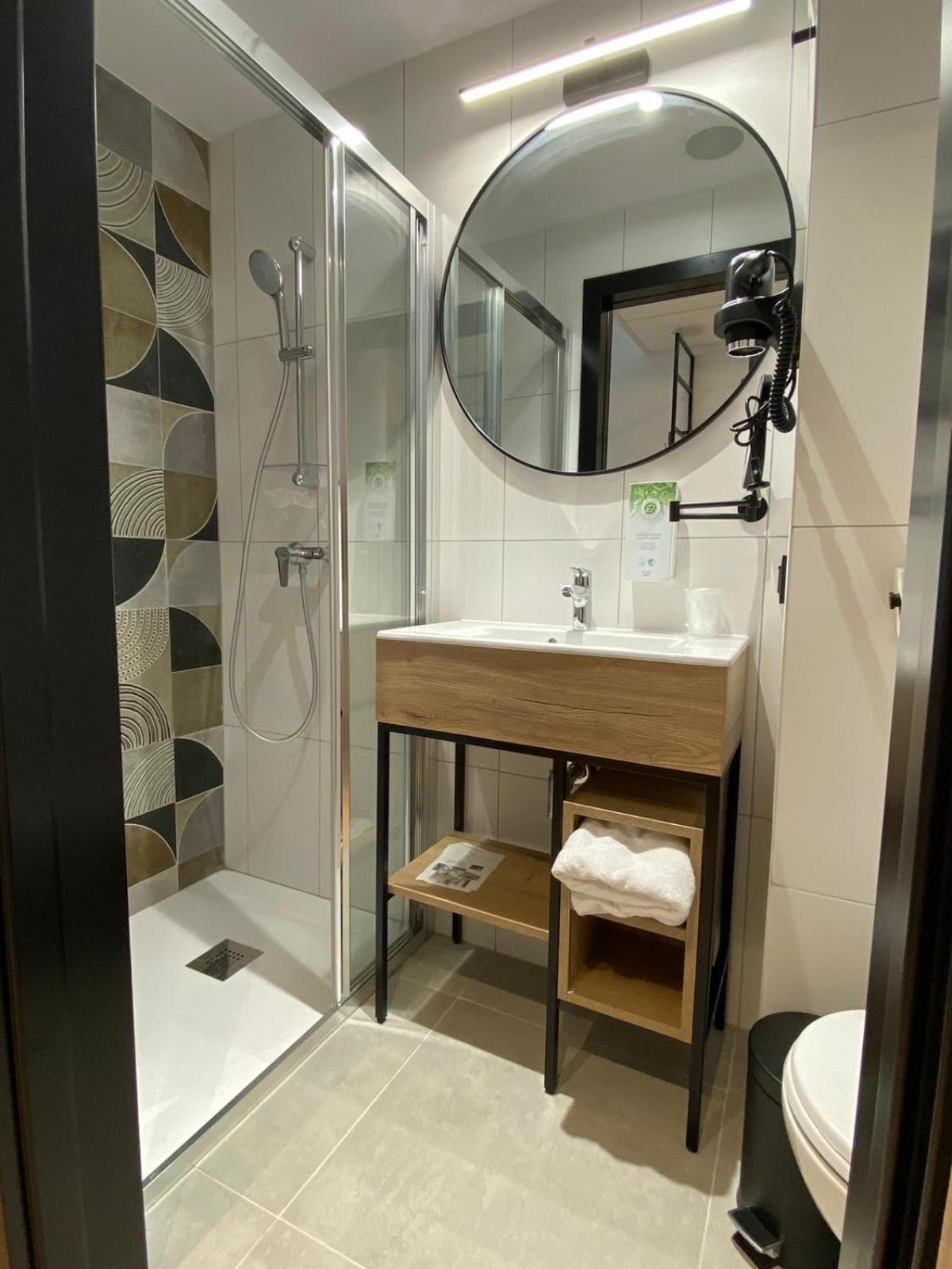 Standard Single Room - Photo 9
