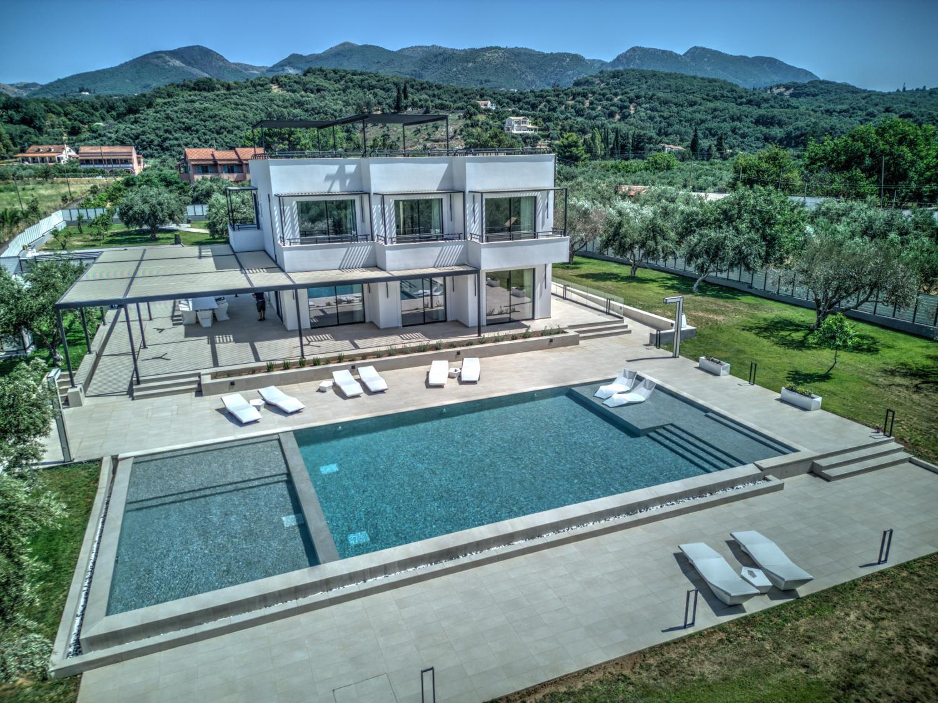 Villa With Private Pool photo 2
