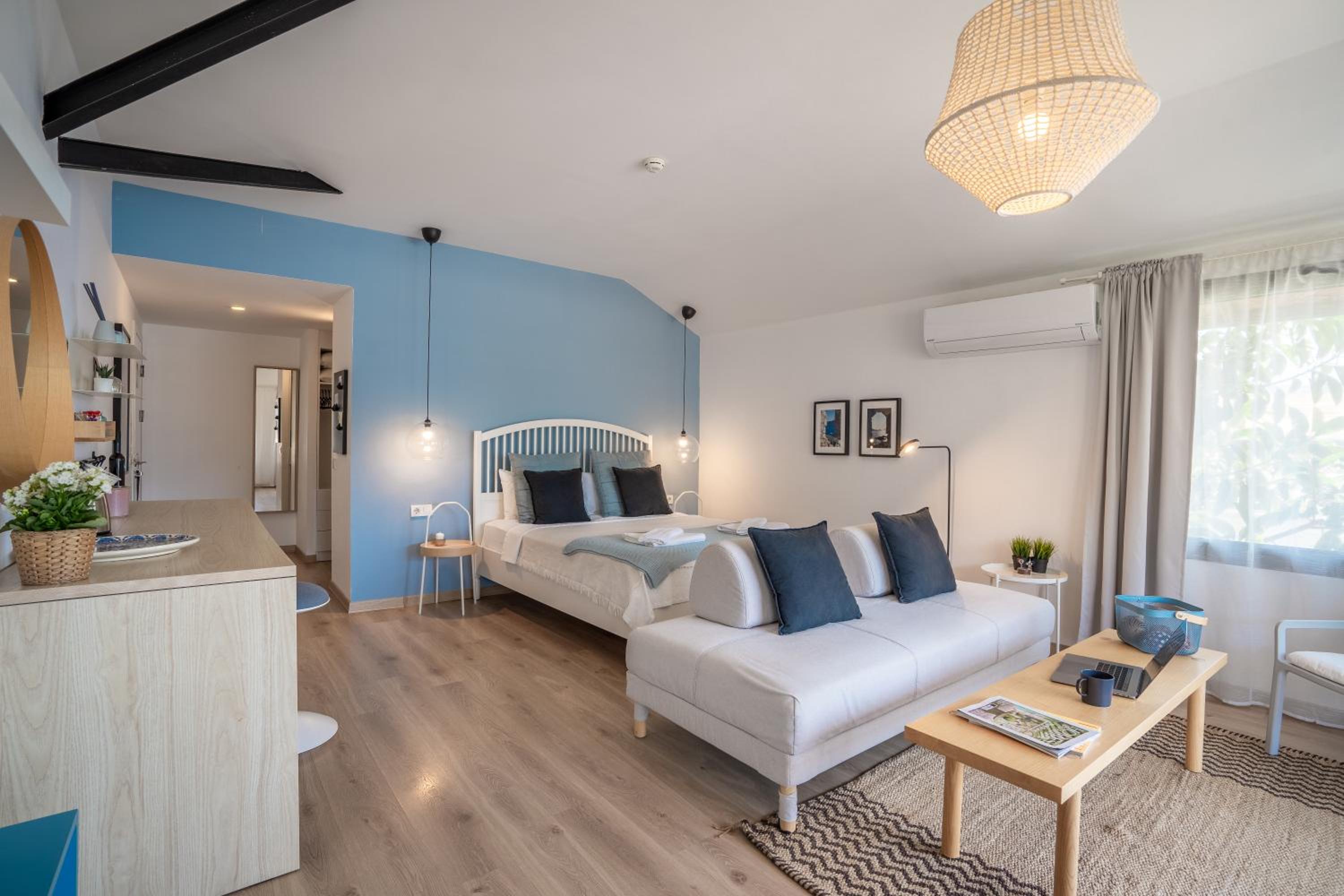 Deluxe Double Room with Balcony and Sea View