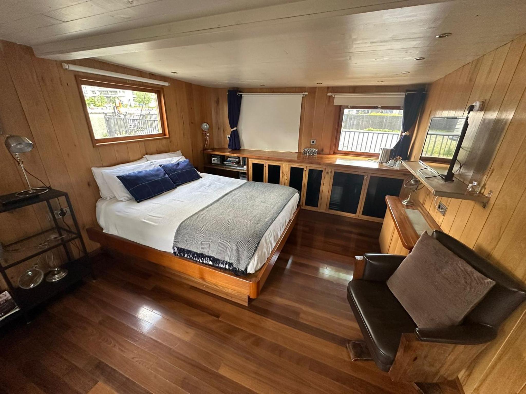 Deluxe Family Suite photo 1