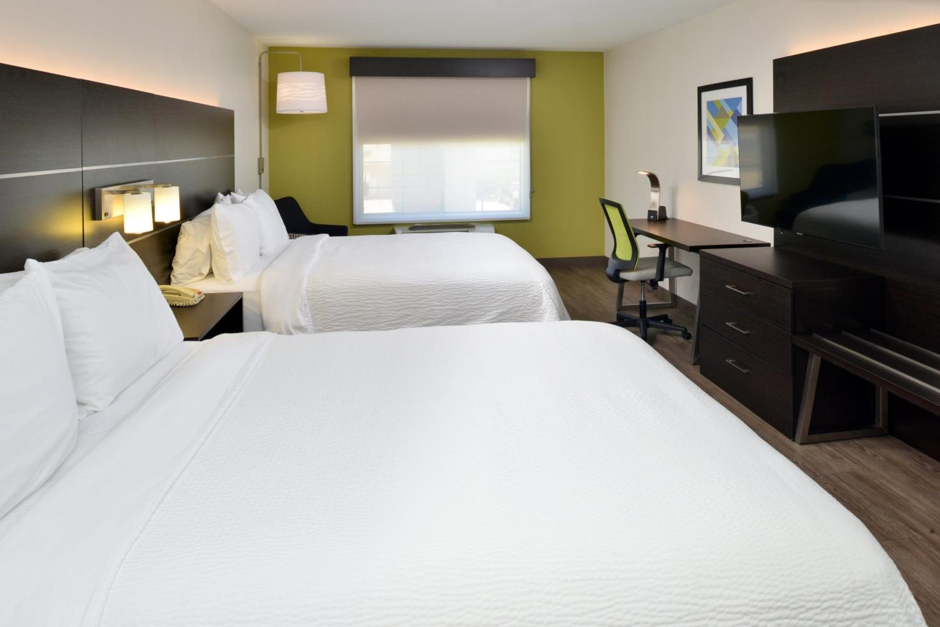 Double Suite with Two Double Beds - Non-Smoking - Photo 3