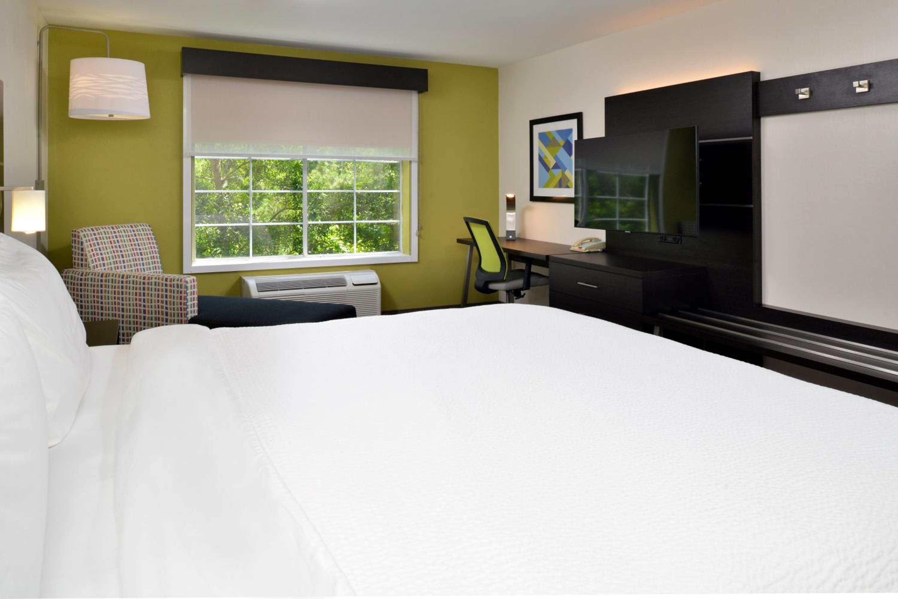Standard King Room - Photo 3